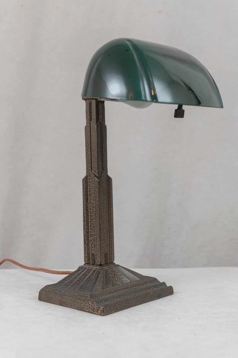 Lampe de banquier antique inhabituelle avec abat-jour vert, d'Eagle Co., années 1920 Excellent état à Petaluma, CA