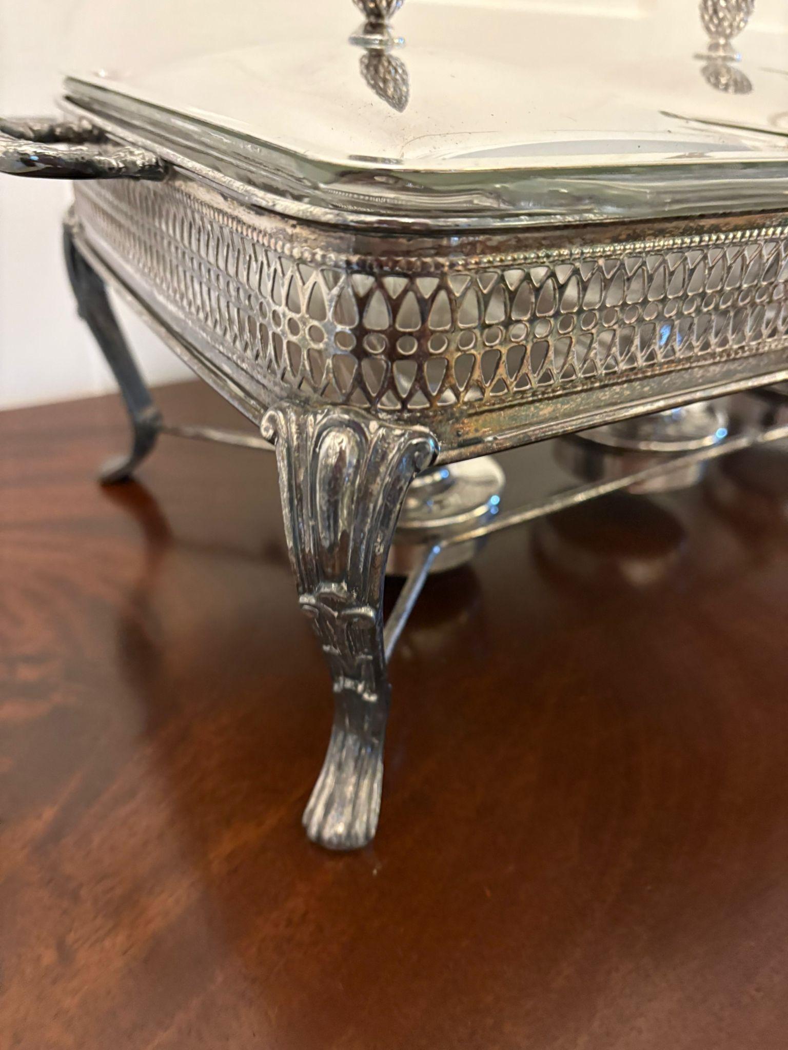 Insólita vajilla antigua eduardiana con tres platos plateados y un soporte para calentarla en Bueno estado para la venta en Suffolk, GB