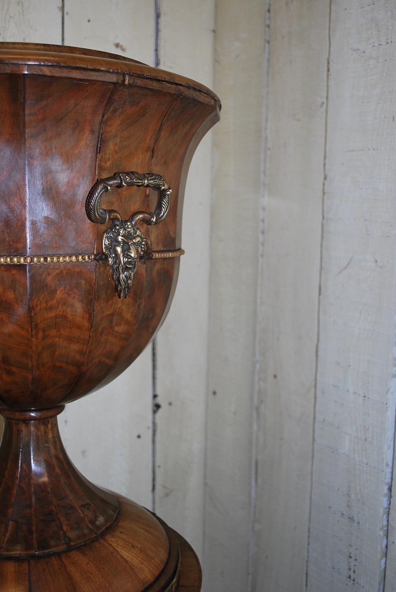 Unusual antique French classical mahogany  Urn Jardinière / Wine Cooler For Sale 1