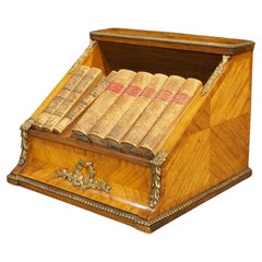 Insolita libreria da tavolo Antique French con supporti in Ormolu, Circa 1890