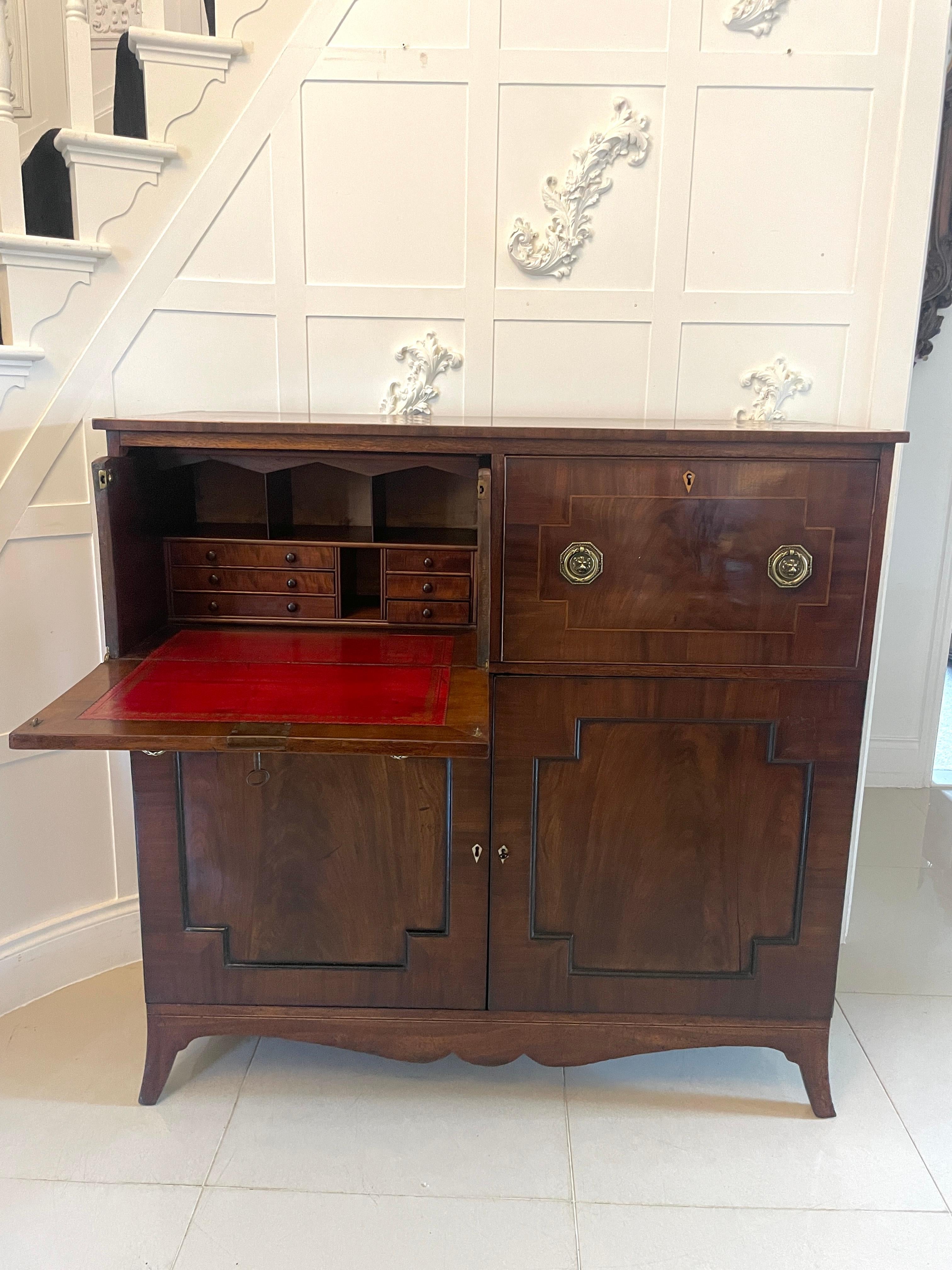 Insolite bureau secrétaire ancien de qualité George III en acajou figuré en vente 4
