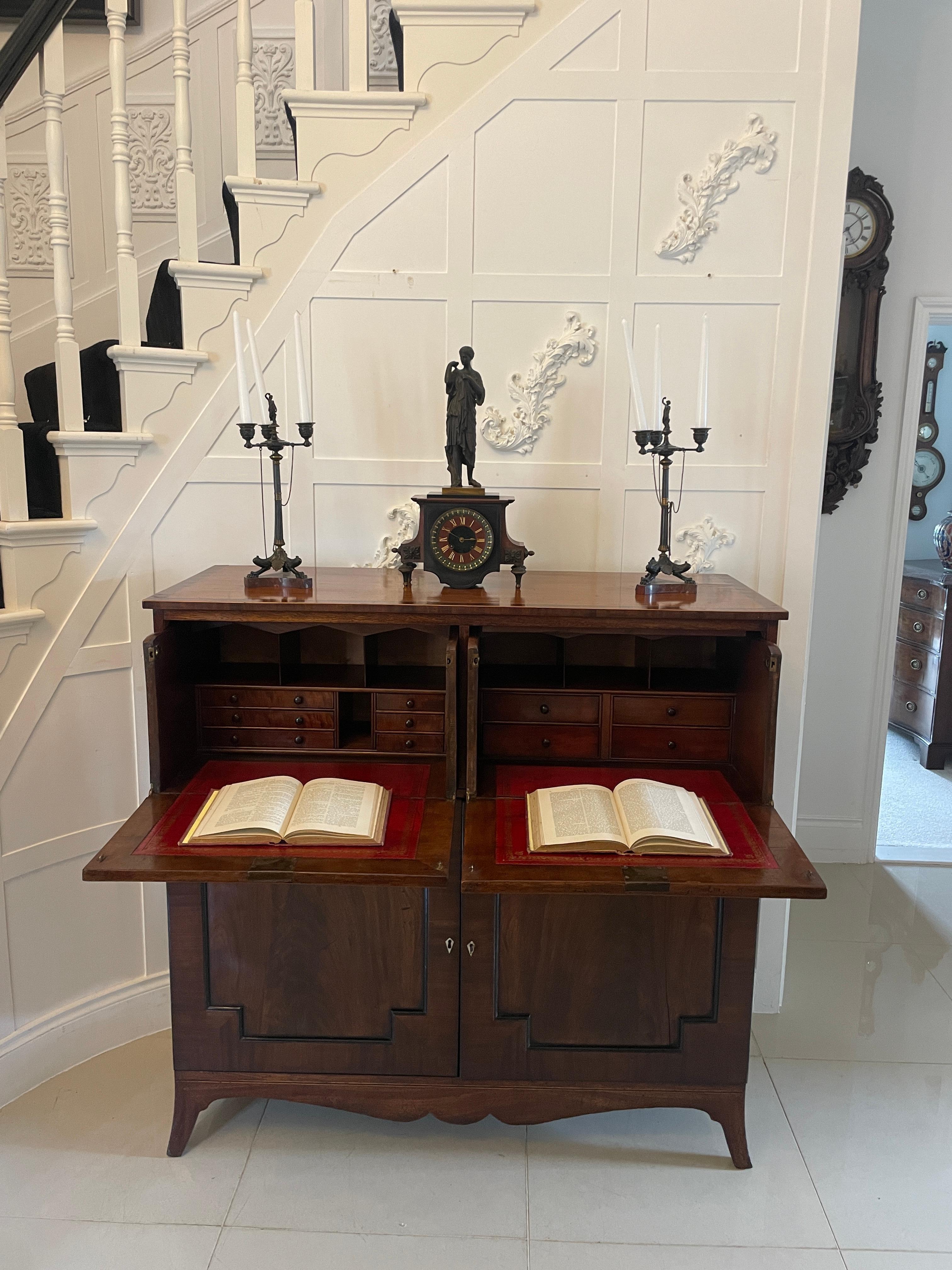 XIXe siècle Insolite bureau secrétaire ancien de qualité George III en acajou figuré en vente