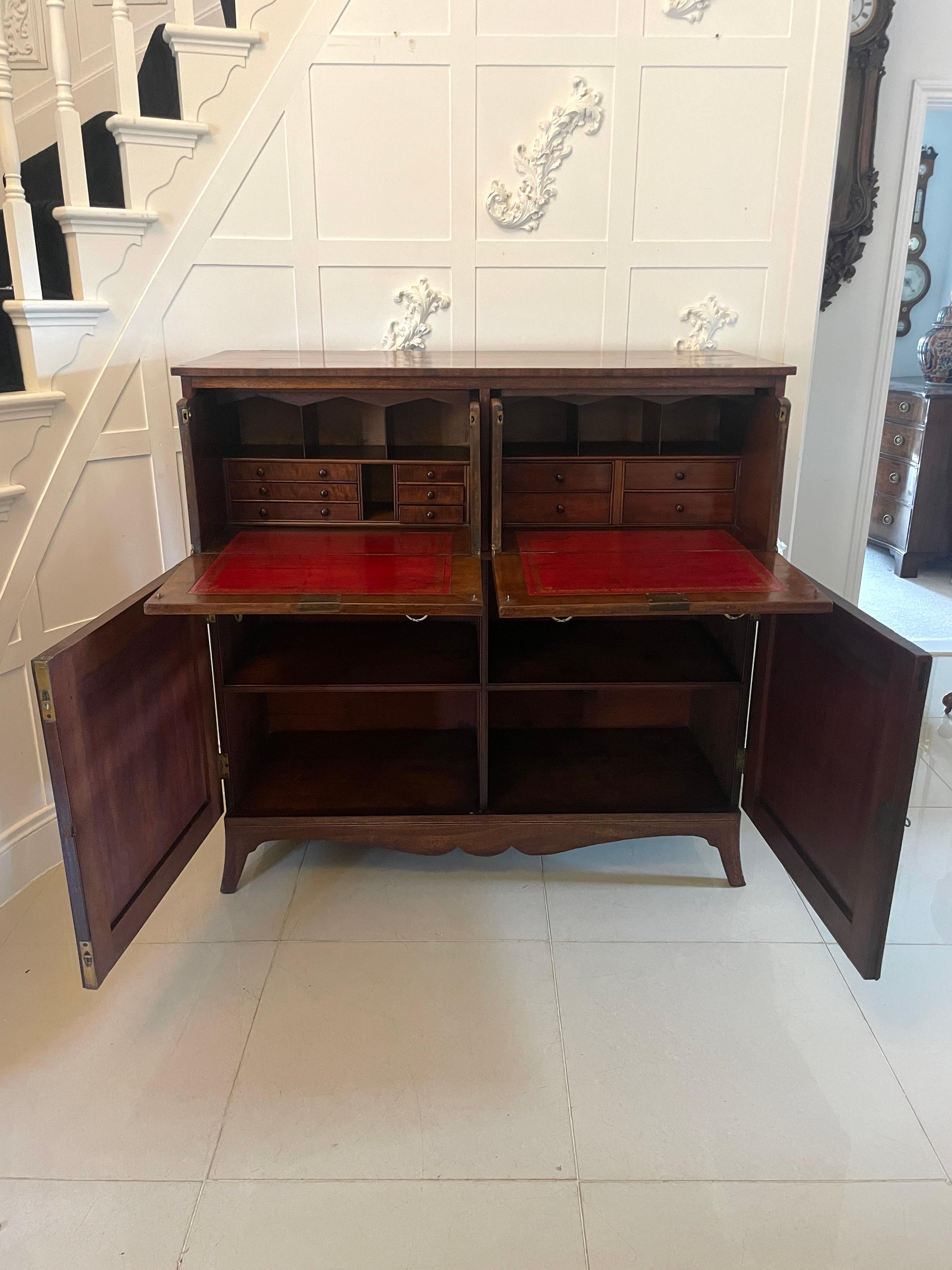 Insolite bureau secrétaire ancien de qualité George III en acajou figuré en vente 2