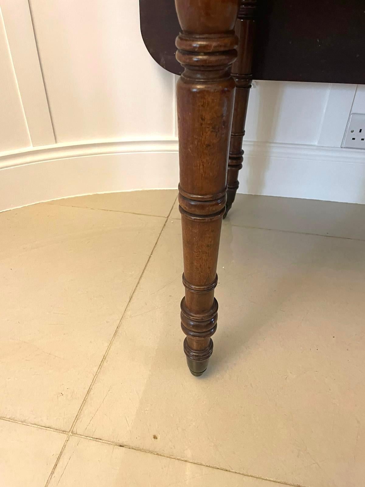 Inhabituelle table console ancienne en acajou de qualité George III en vente 7