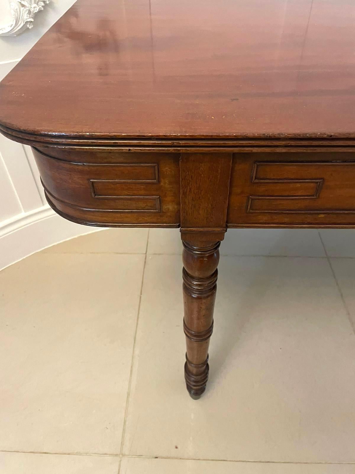 Inhabituelle table console ancienne en acajou de qualité George III en vente 2