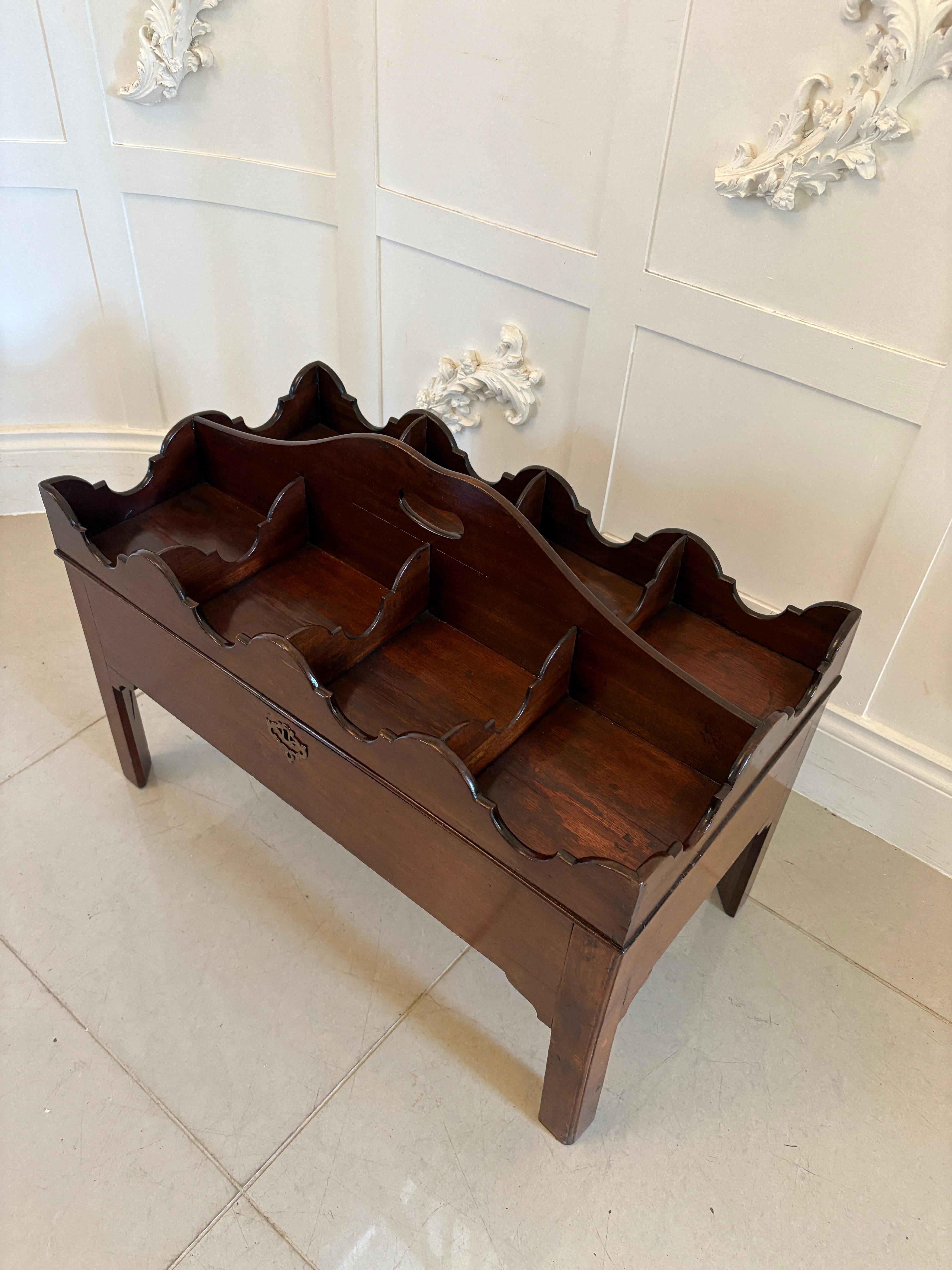 Stand à bouteilles et sous-verre sur pied en acajou de qualité George III, inhabituel et ancien en vente 4