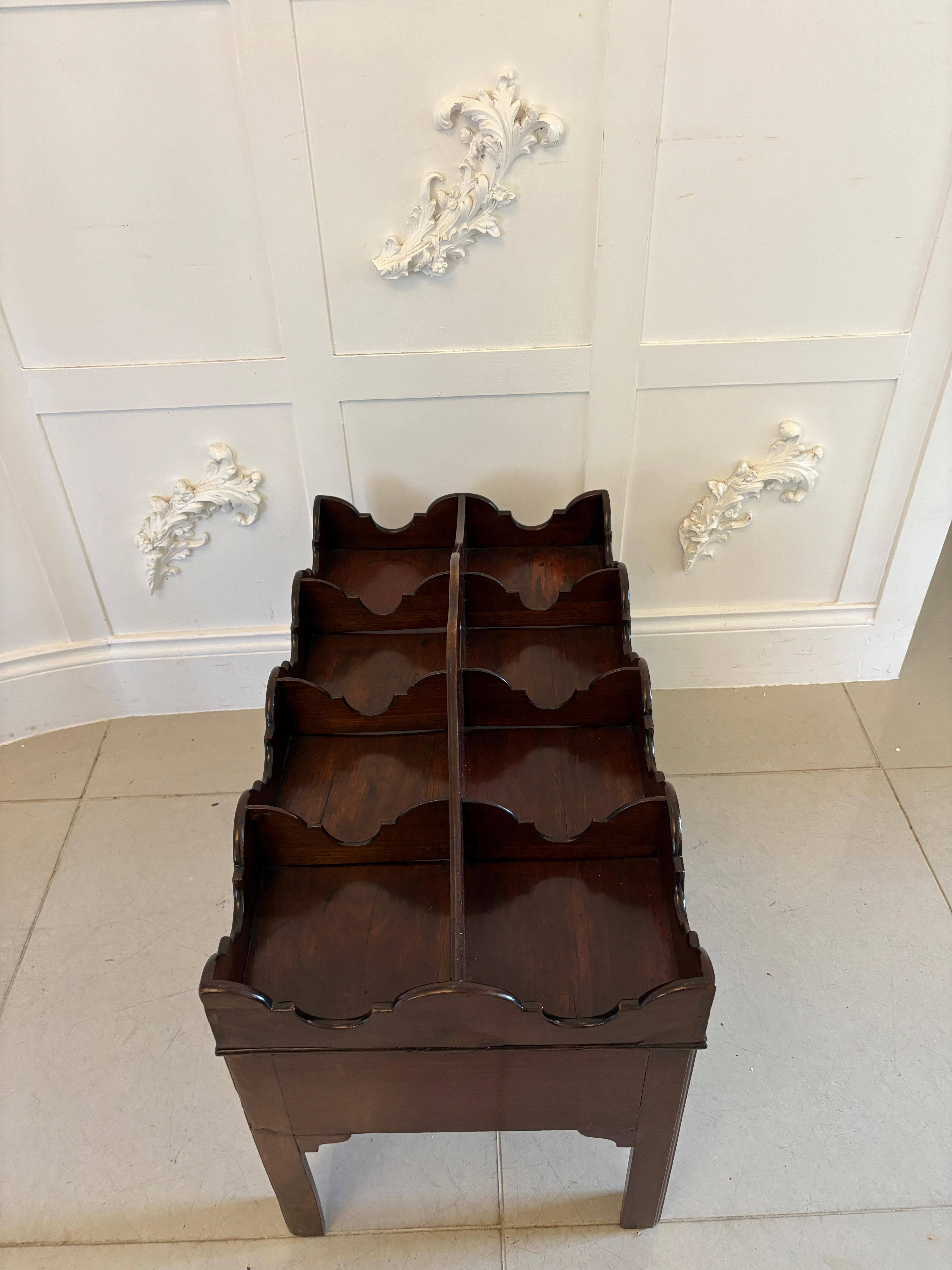 Anglais Stand à bouteilles et sous-verre sur pied en acajou de qualité George III, inhabituel et ancien en vente