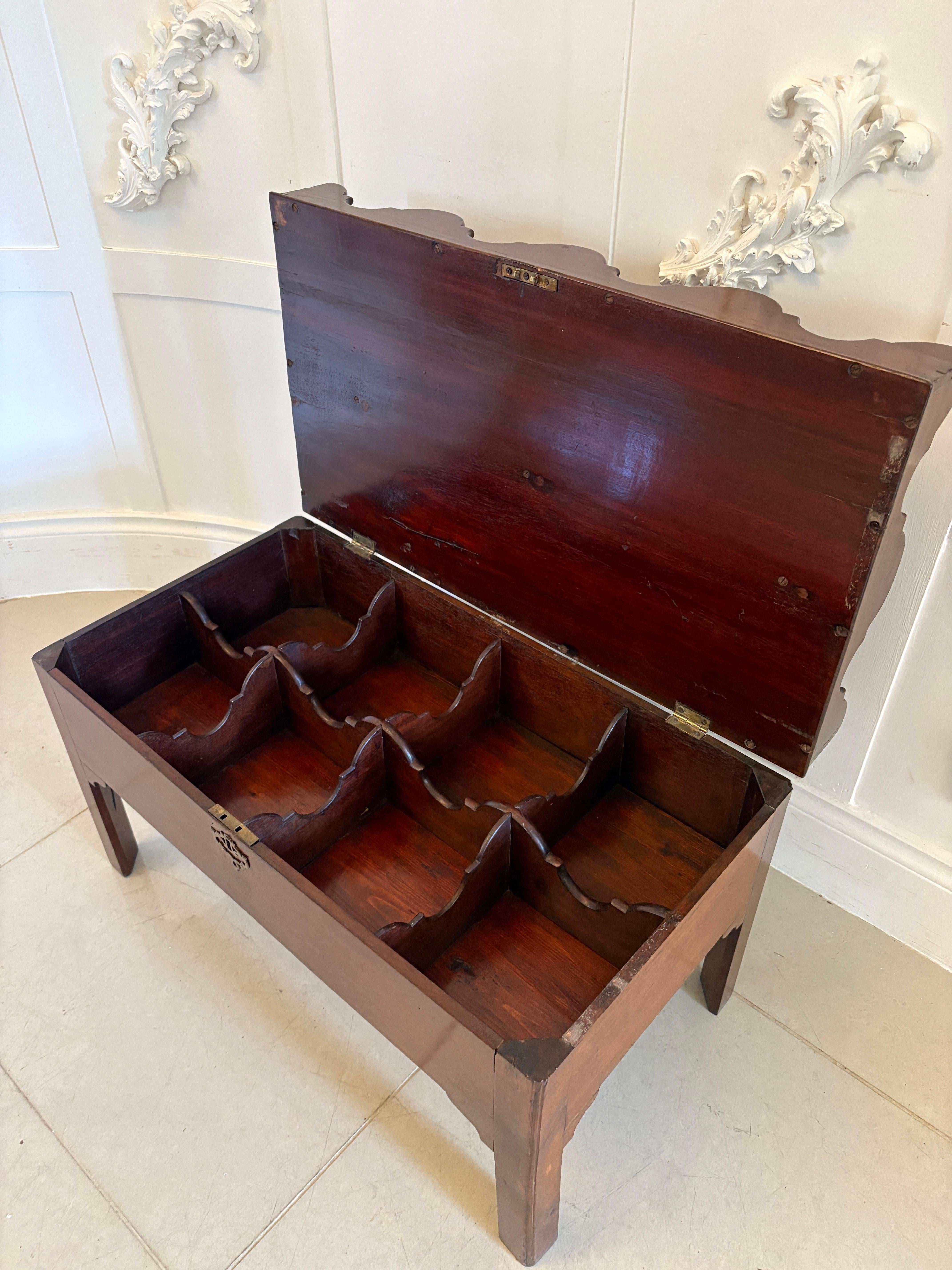 Autre Stand à bouteilles et sous-verre sur pied en acajou de qualité George III, inhabituel et ancien en vente
