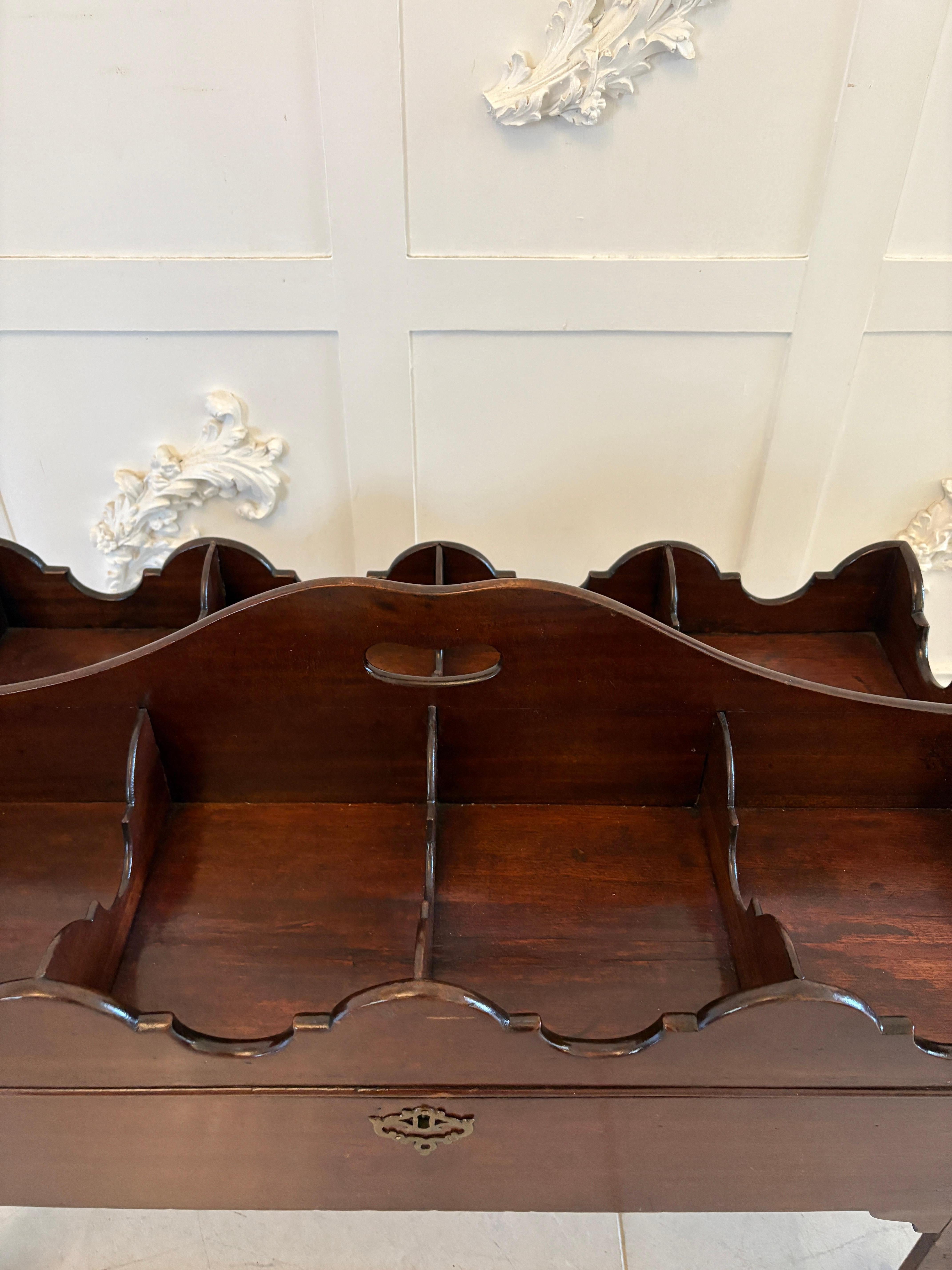 Stand à bouteilles et sous-verre sur pied en acajou de qualité George III, inhabituel et ancien en vente 2
