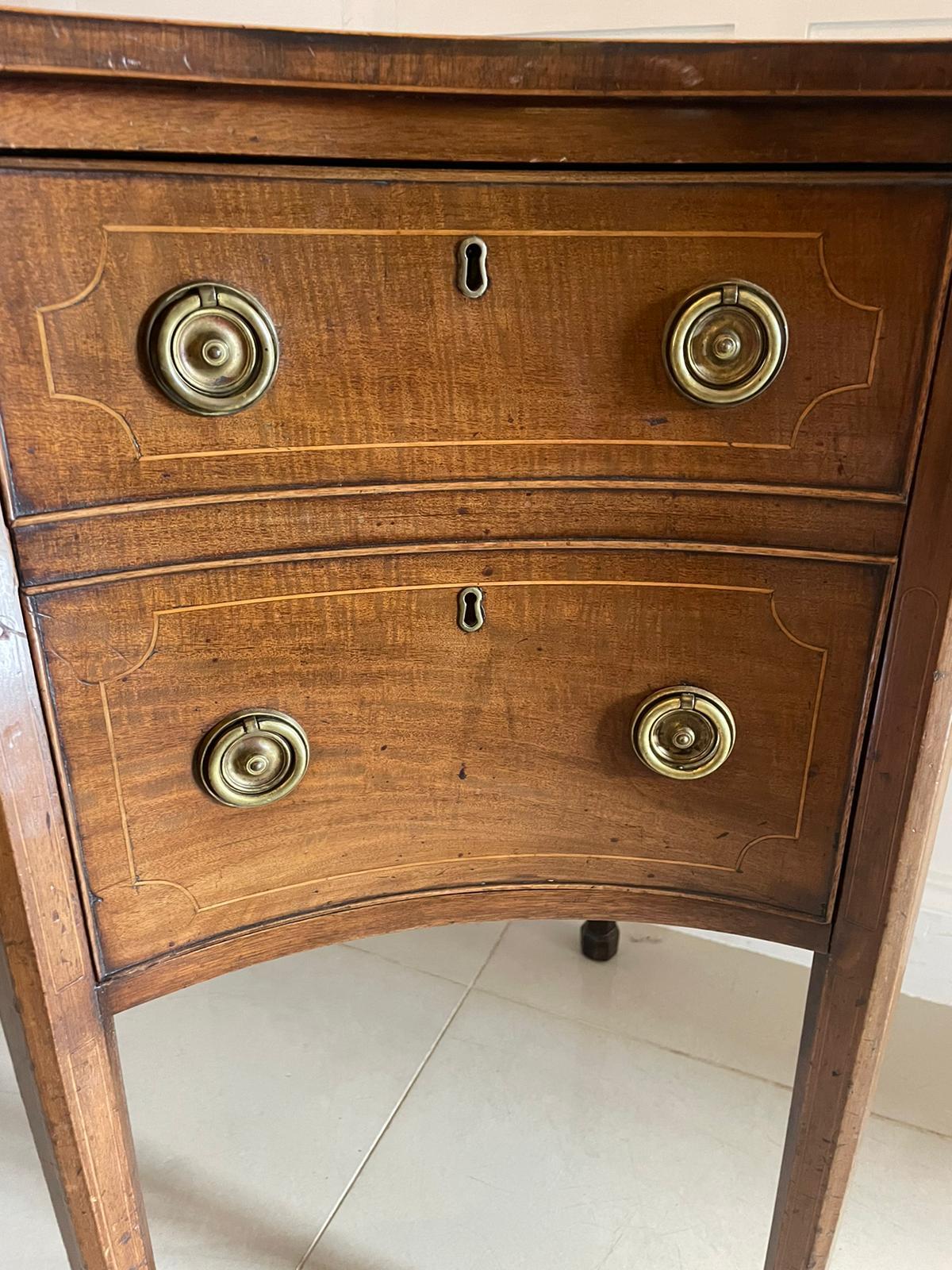 Unusual Antique George III quality mahogany serpentine shaped sideboard having a quality serpentine shaped mahogany top with satinwood inlaid stringing above a bow fronted middle drawer flanked by two serpentine shaped drawers with satinwood inlaid