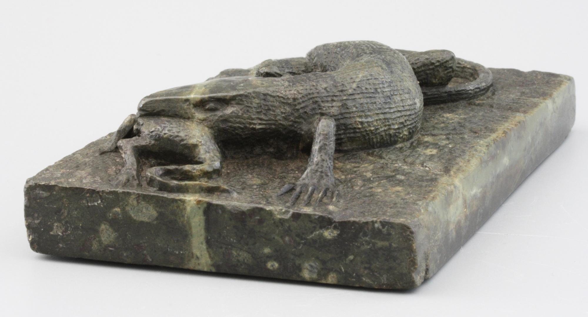 Unusual Antique Hand Carved Lizard and Prey Hard Stone Desk Weight, 19th Century For Sale 2