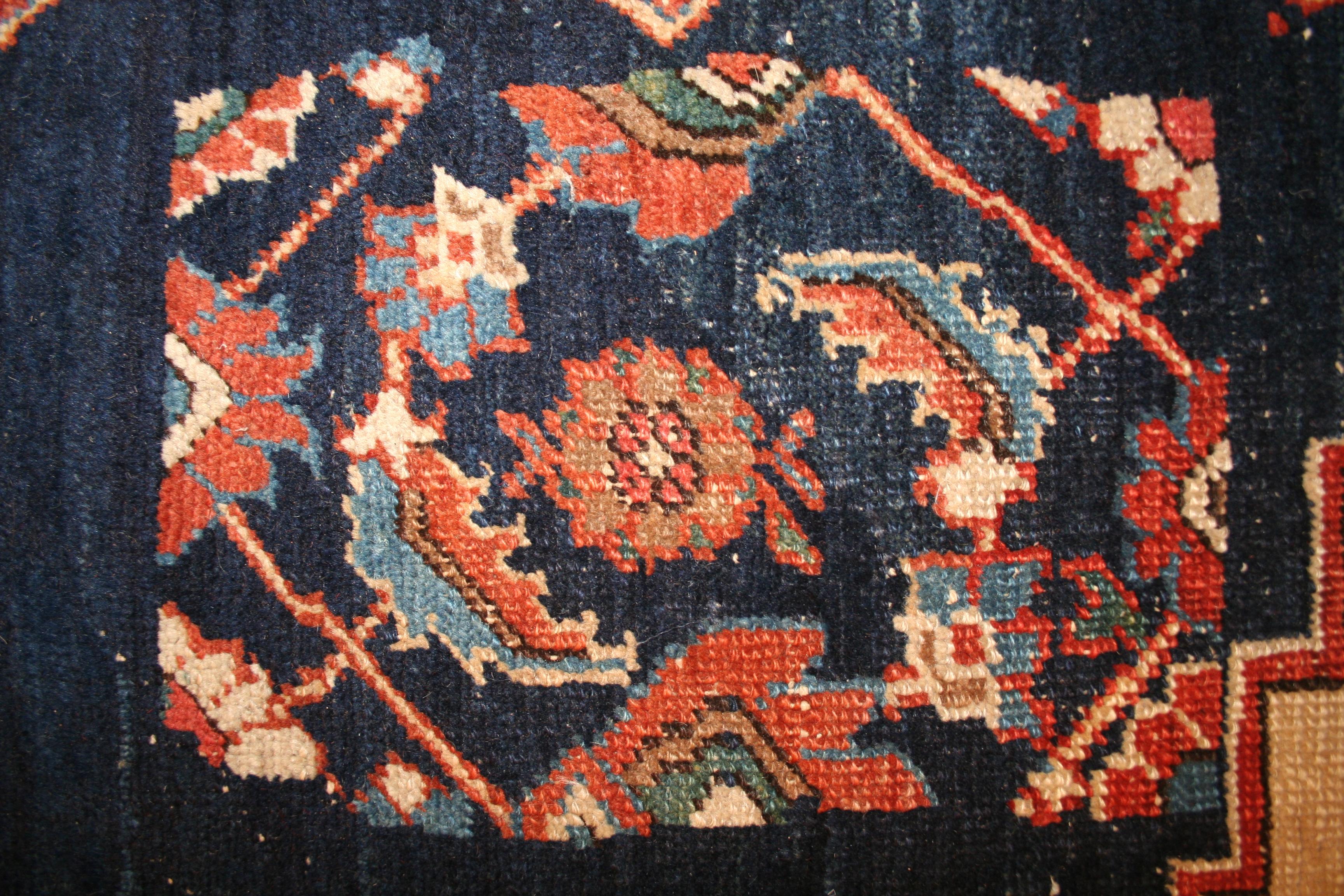 Ungewöhnlicher antiker Heriz-Teppich mit Sammlermuster in seltener Größe (Heriz Serapi) im Angebot