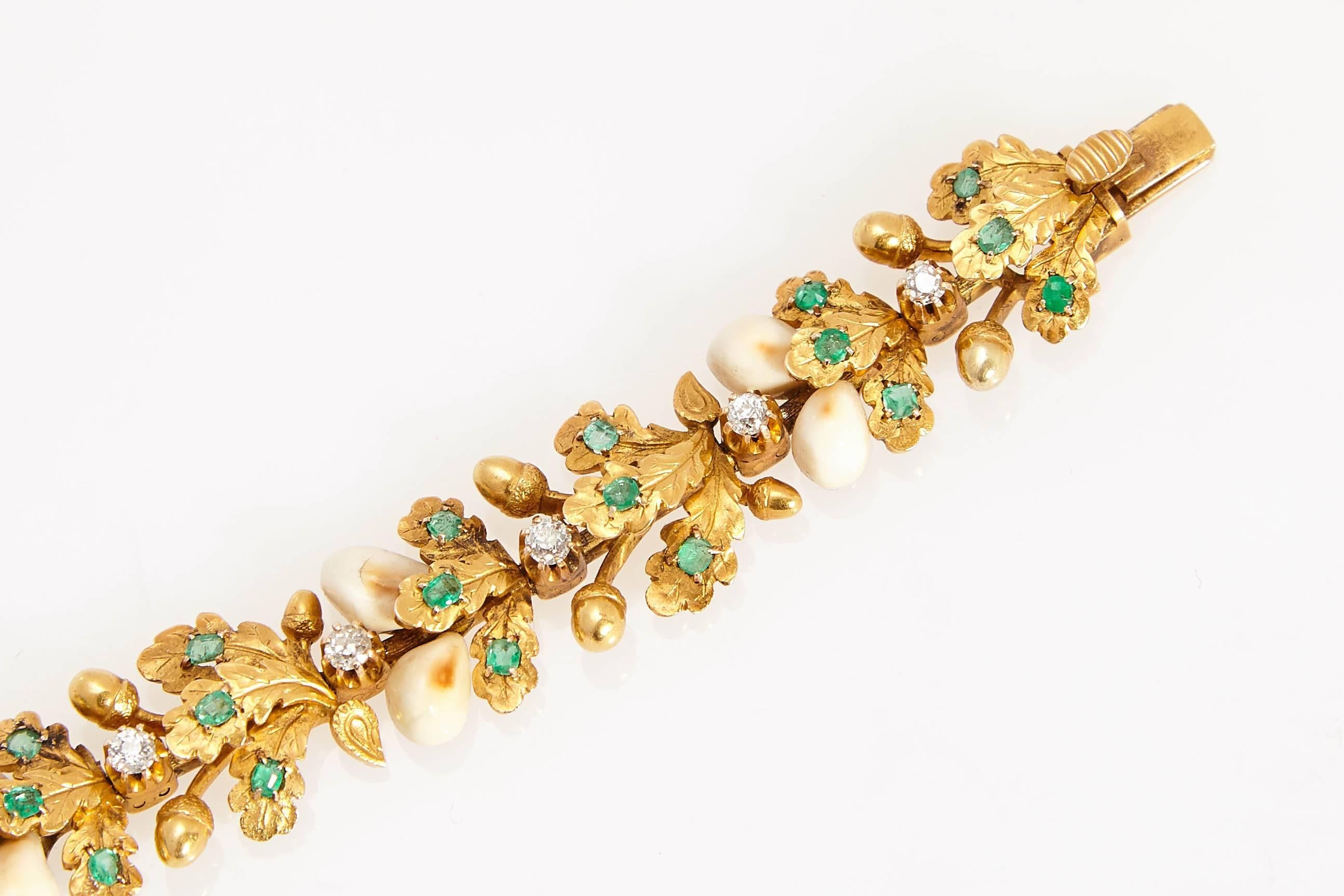 Ungewöhnliches antikes Jagd-Armband mit Smaragd-Kamee (Gemischter Schliff) im Angebot