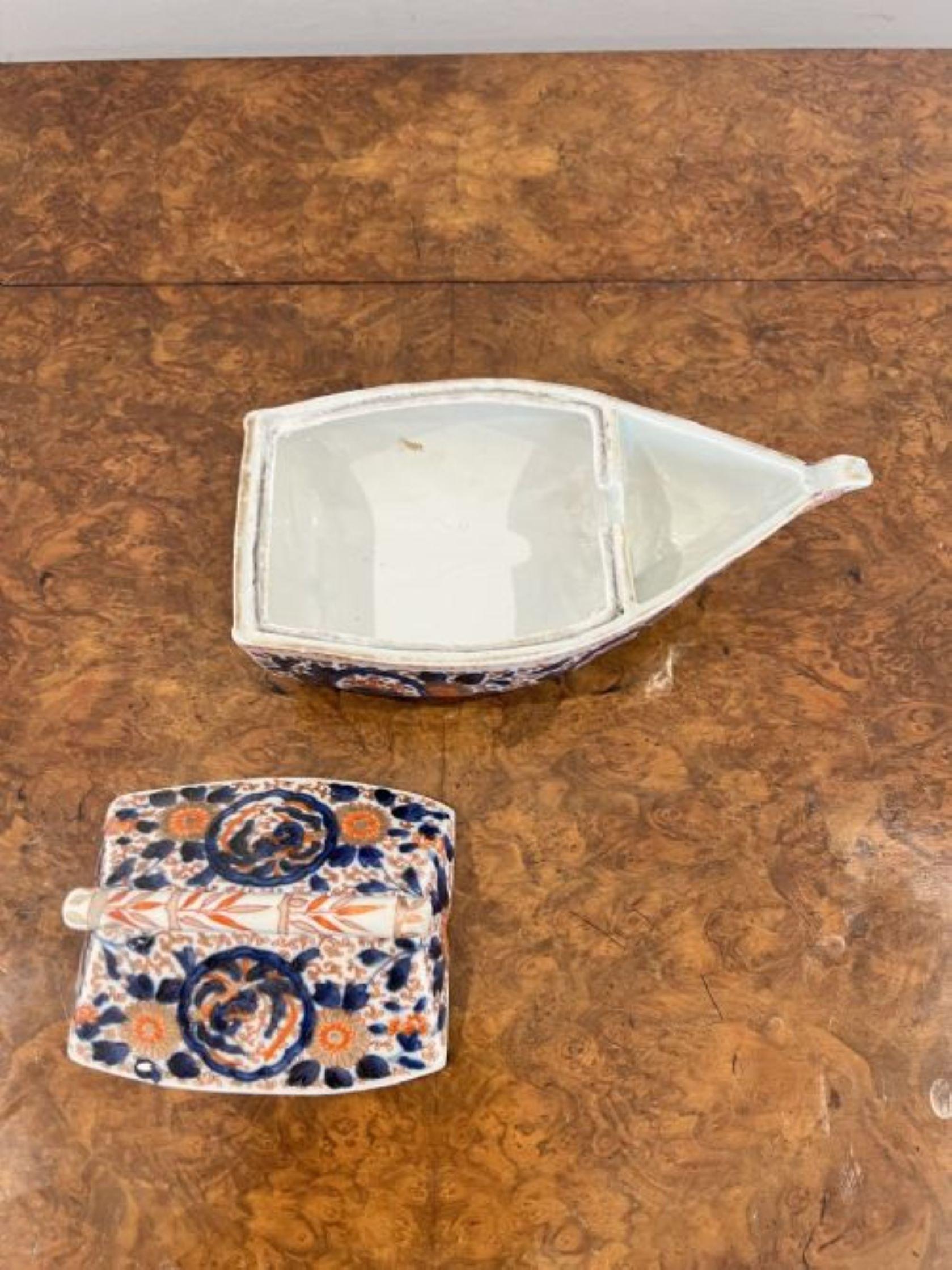 20ième siècle Insolite plat japonais ancien en forme de bateau de qualité imari en vente