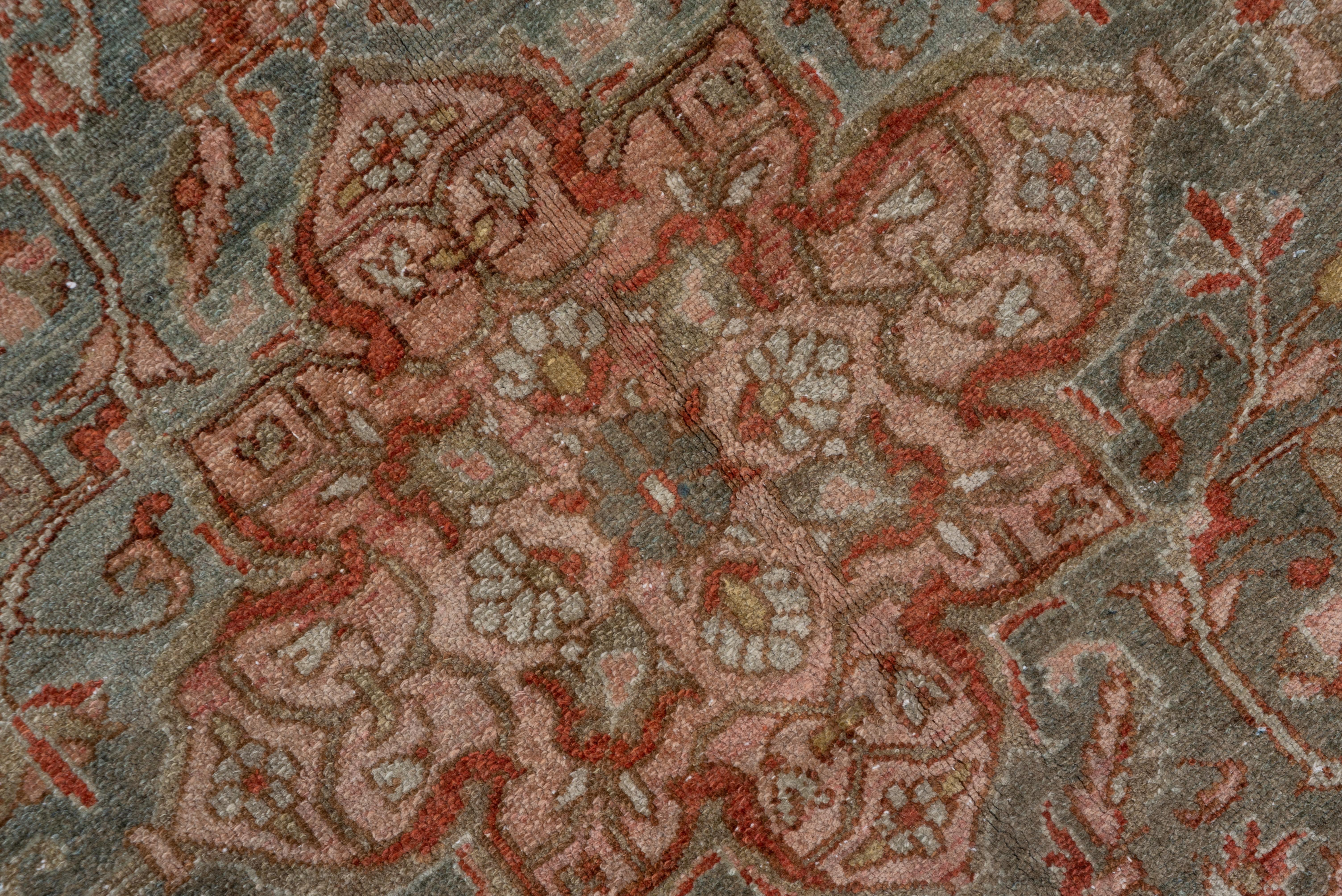 Début du 20ème siècle Insolite tapis persan ancien Malayer Gallery, bordures roses, fond bleu et vert en vente
