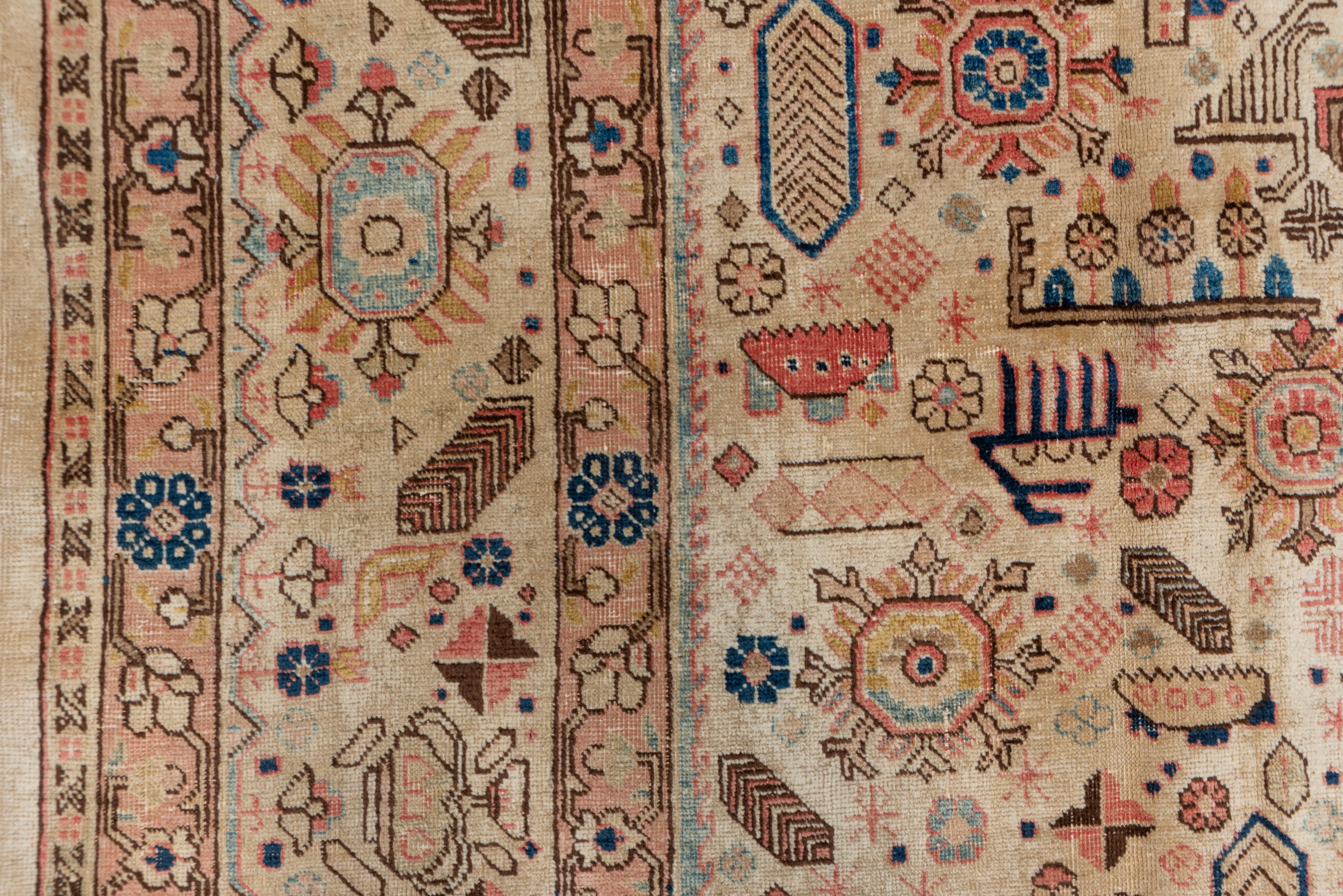 Ungewöhnlicher antiker persischer Täbris-Teppich, cremefarbenes Feld und farbenfrohe Details (Persisch) im Angebot