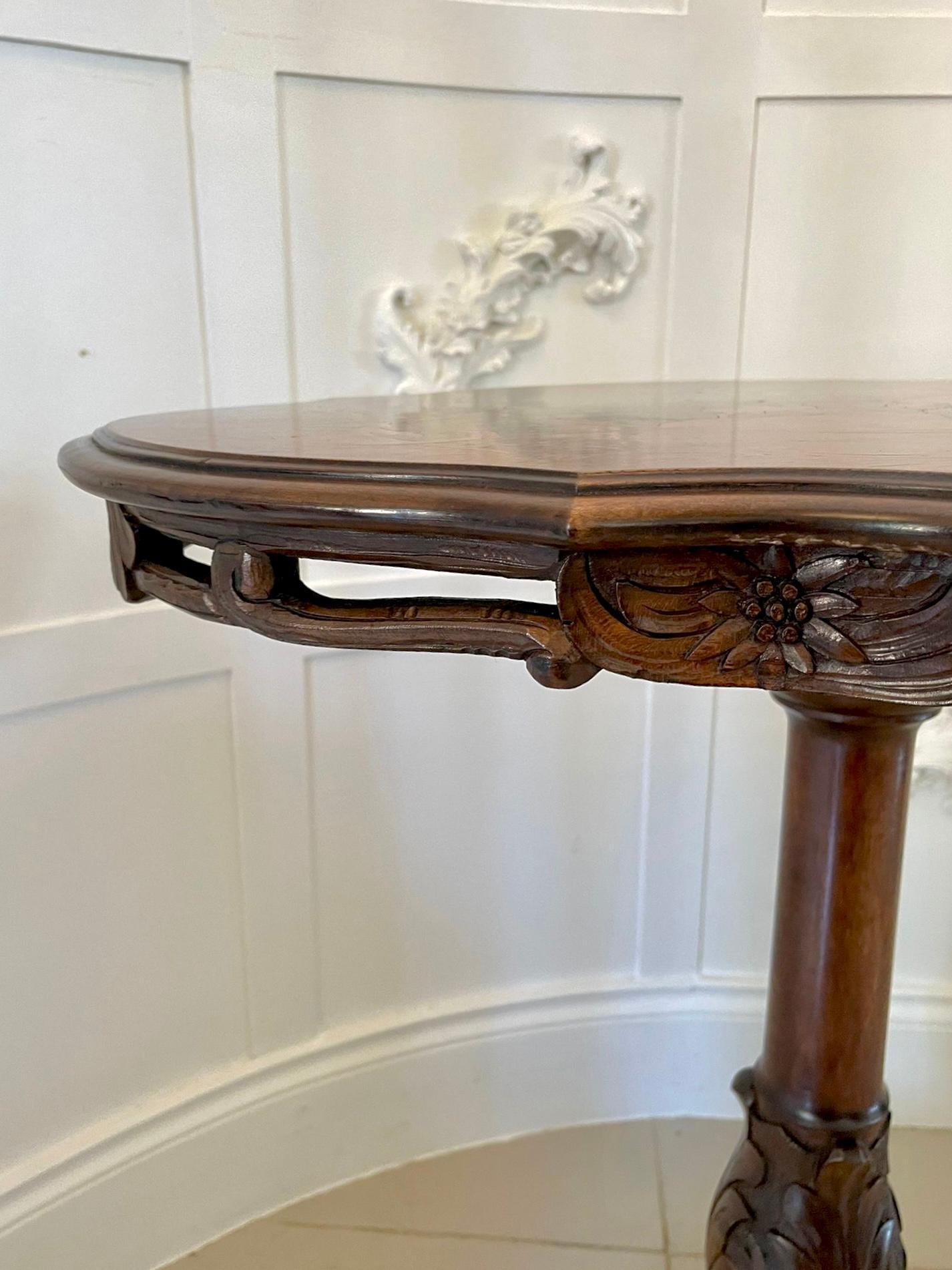 Table inhabituelle en marqueterie de noyer de qualité ancienne, Swiss Forest en vente 4