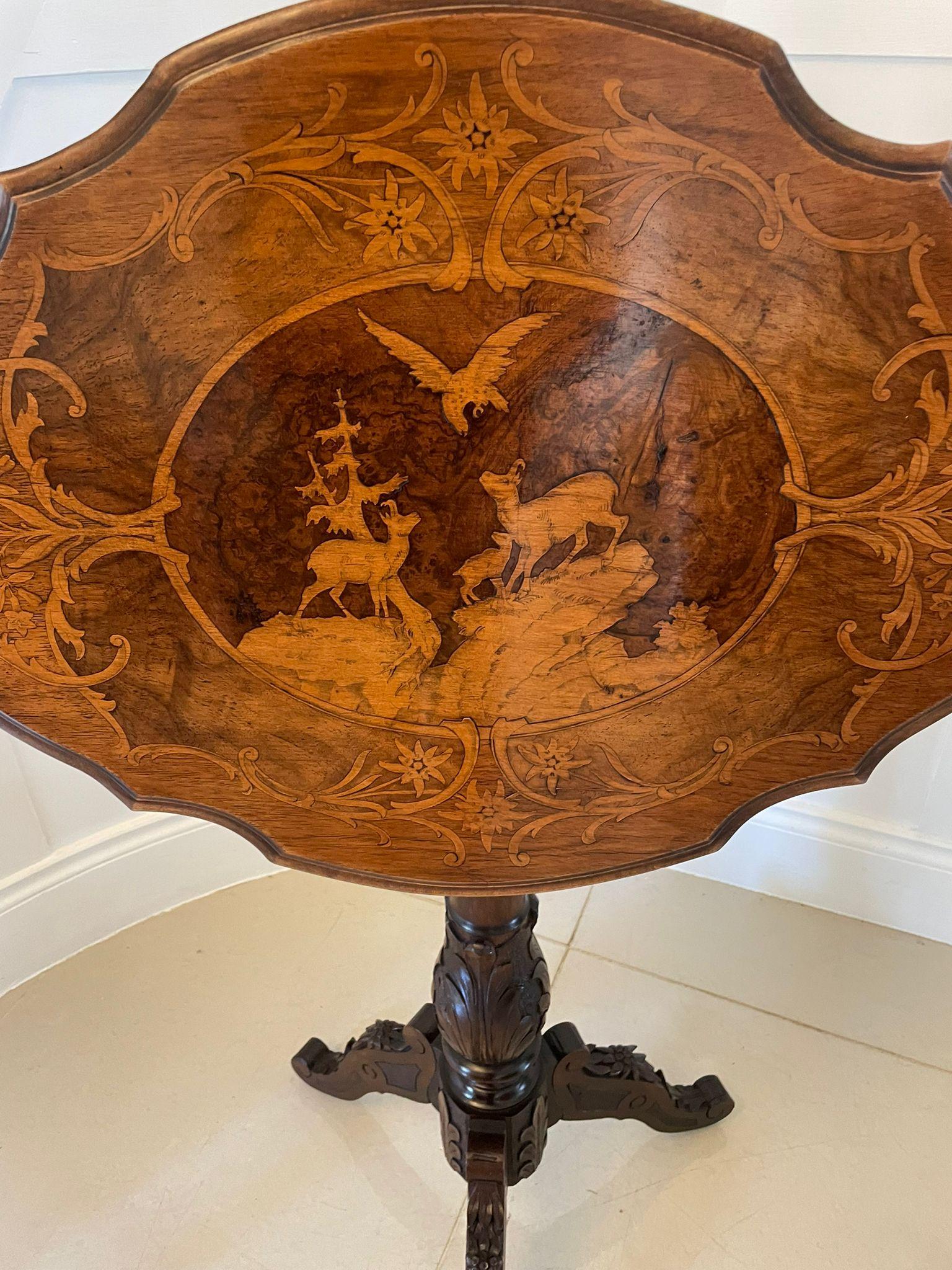 Victorien Table inhabituelle en marqueterie de noyer de qualité ancienne, Swiss Forest en vente