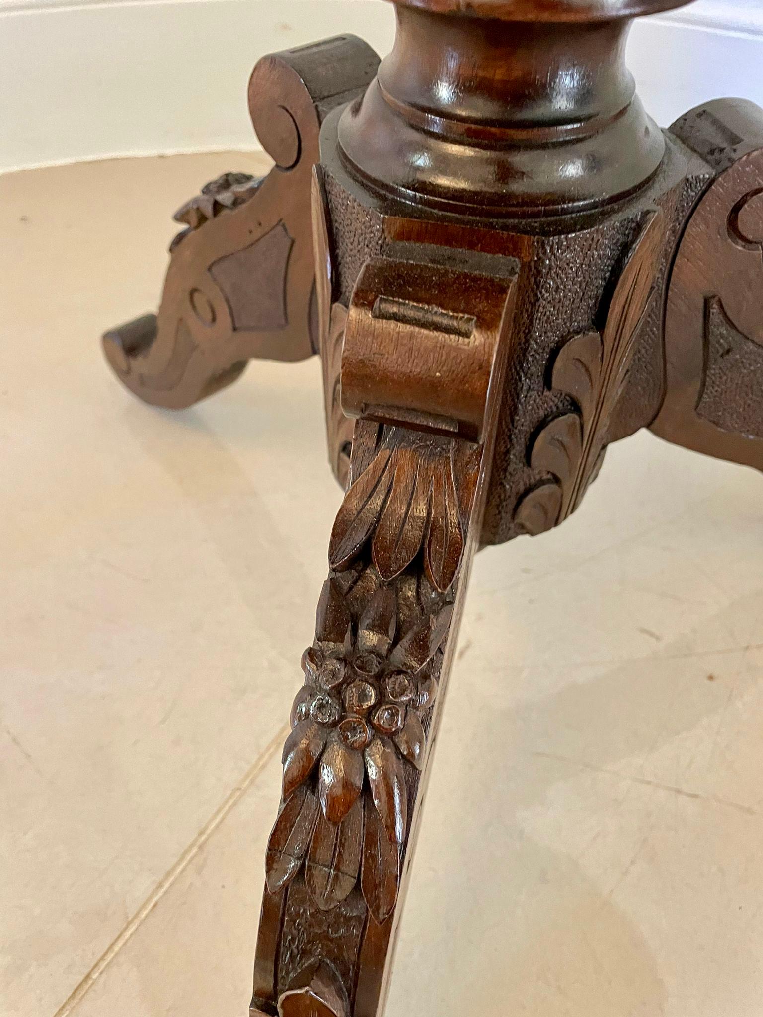 XIXe siècle Table inhabituelle en marqueterie de noyer de qualité ancienne, Swiss Forest en vente