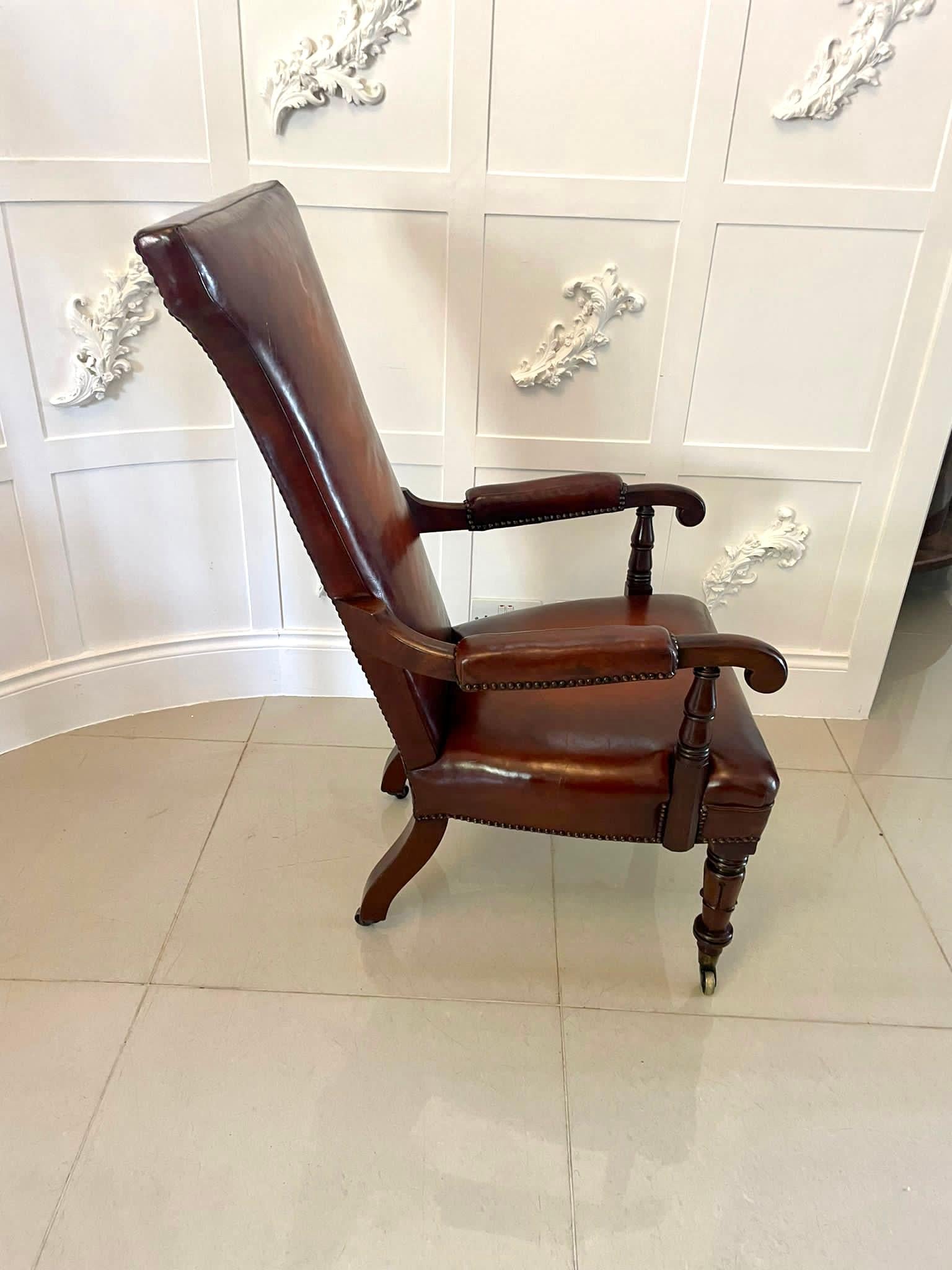 Milieu du XIXe siècle Chaise de bibliothèque inhabituelle de qualité ancienne William IV en cuir et acajou en vente