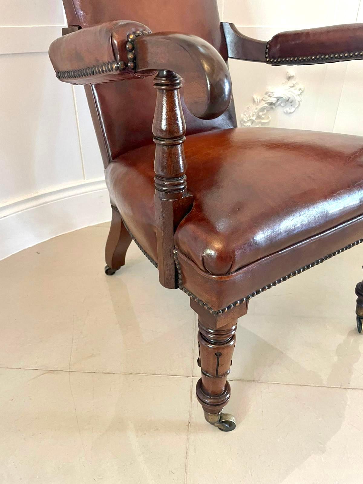 Chaise de bibliothèque inhabituelle de qualité ancienne William IV en cuir et acajou en vente 2