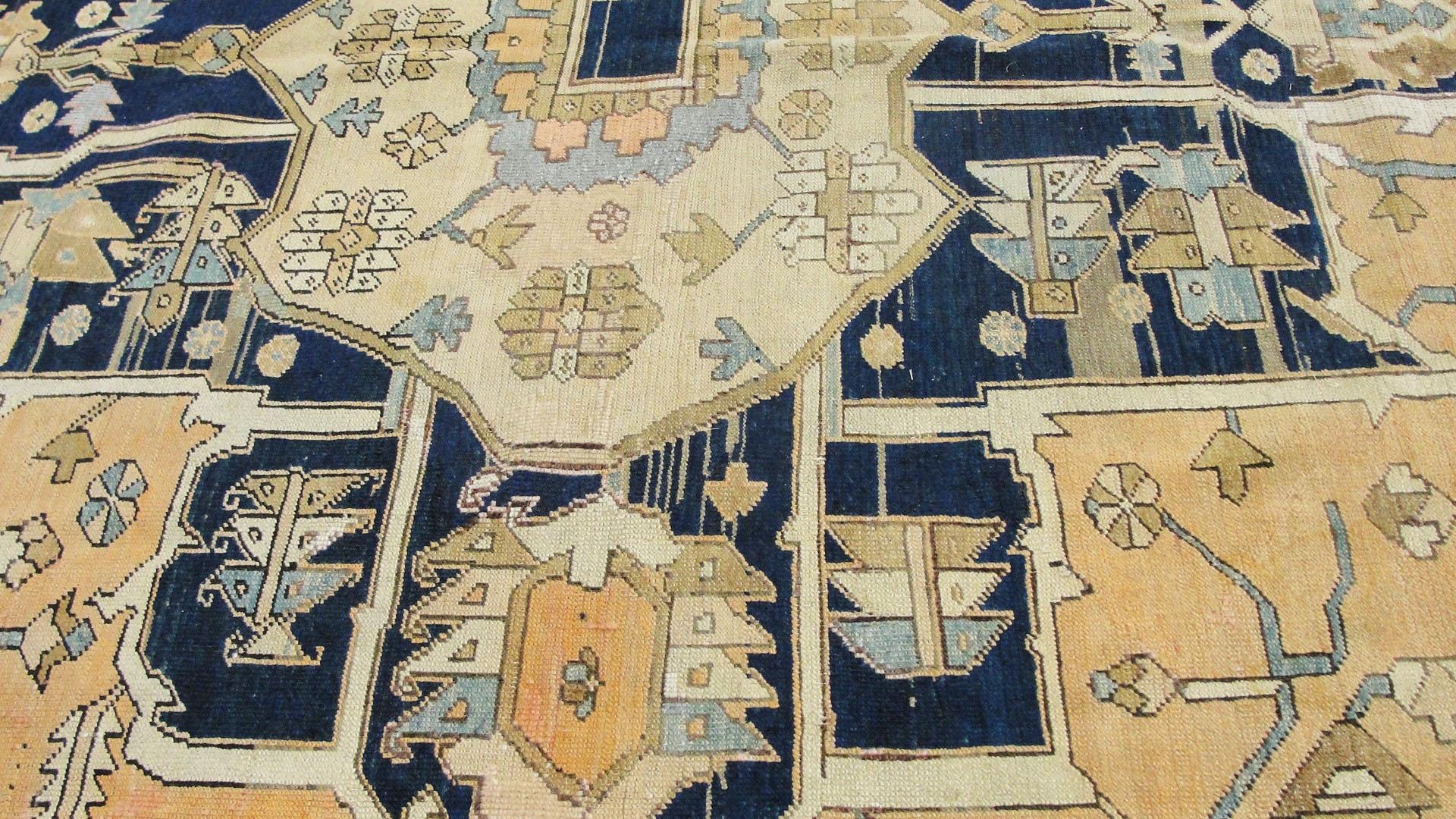 Antique Persian Serapi Carpet In Good Condition In Evanston, IL
