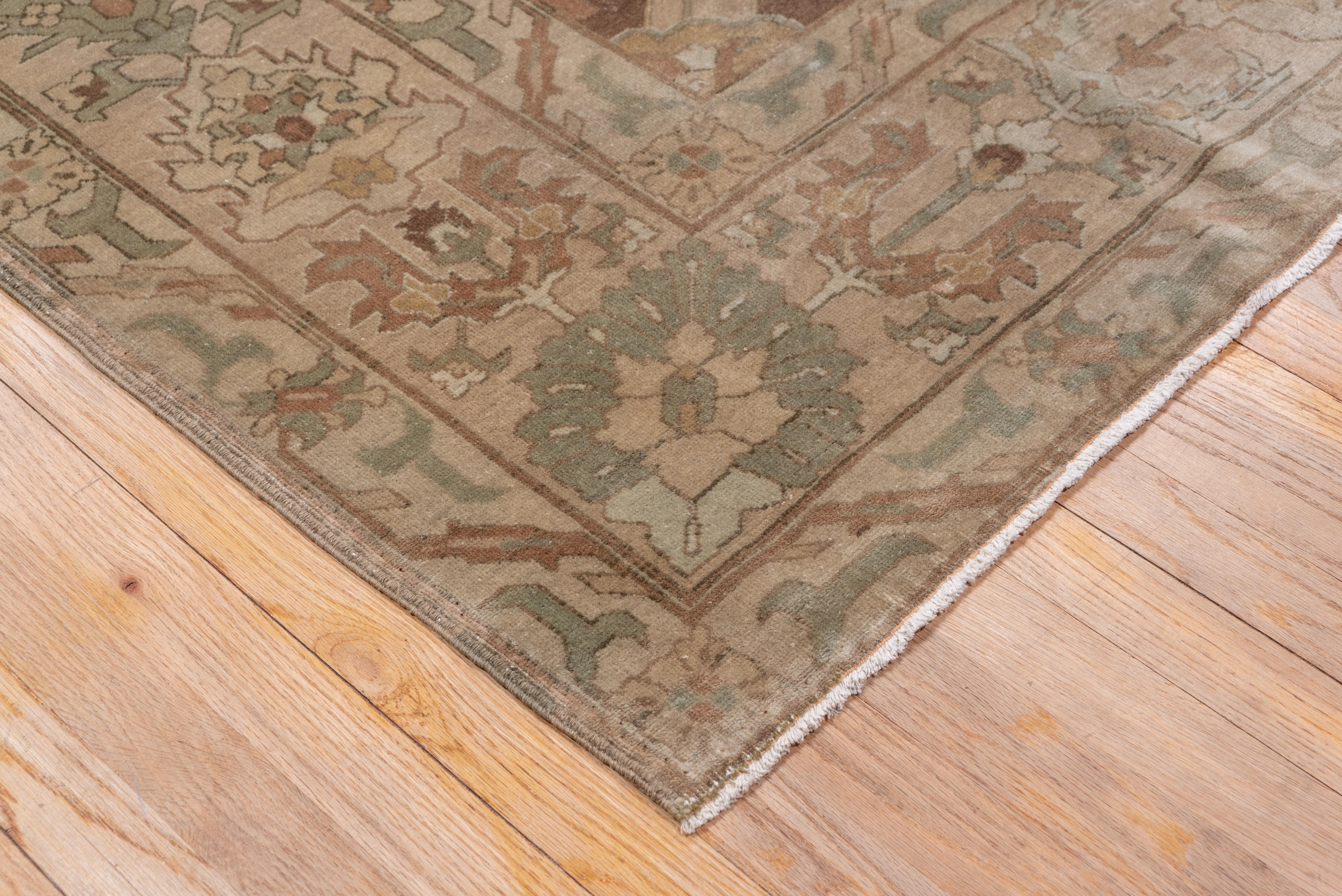 Turc Tapis turc ancien et inhabituel Sivas, tons bruns et verts, motif dragon en vente