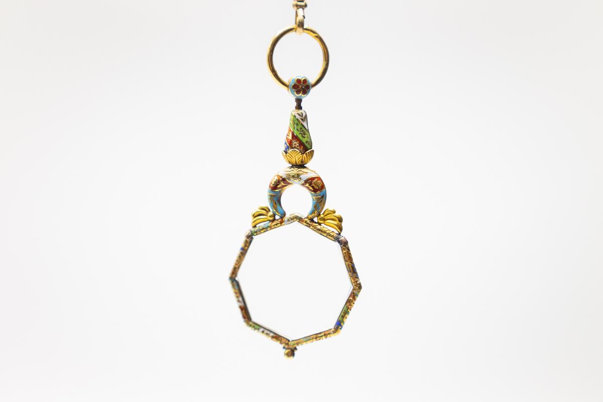 Unusual Antique Victorian 18 Karat Gold Enamel Magnifying Glass Pendant Necklace For Sale 3