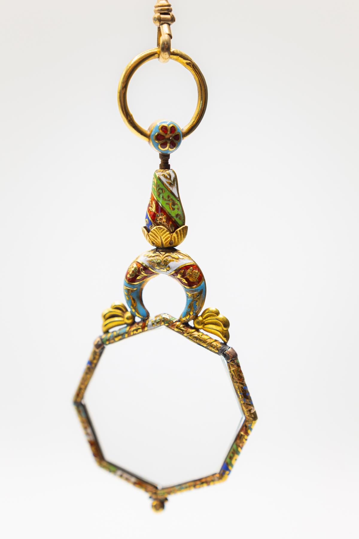 Unusual Antique Victorian 18 Karat Gold Enamel Magnifying Glass Pendant Necklace For Sale 4