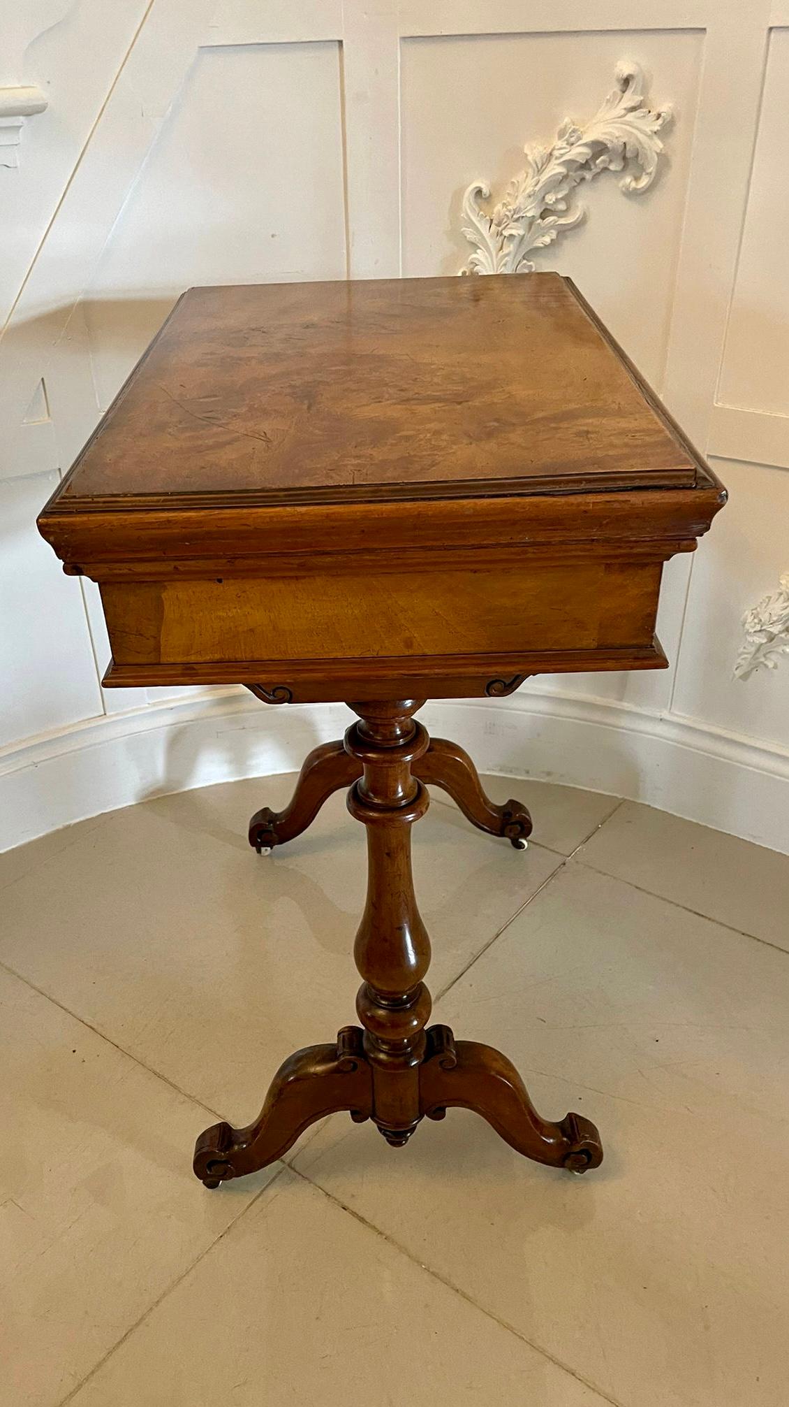 Anglais Insolite Table de jardinière en ronce de noyer de qualité victorienne ancienne en vente