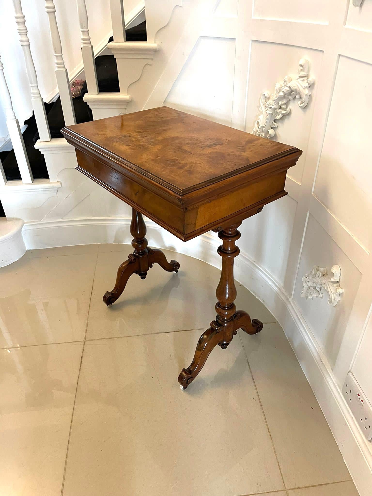 Noyer Insolite Table de jardinière en ronce de noyer de qualité victorienne ancienne en vente