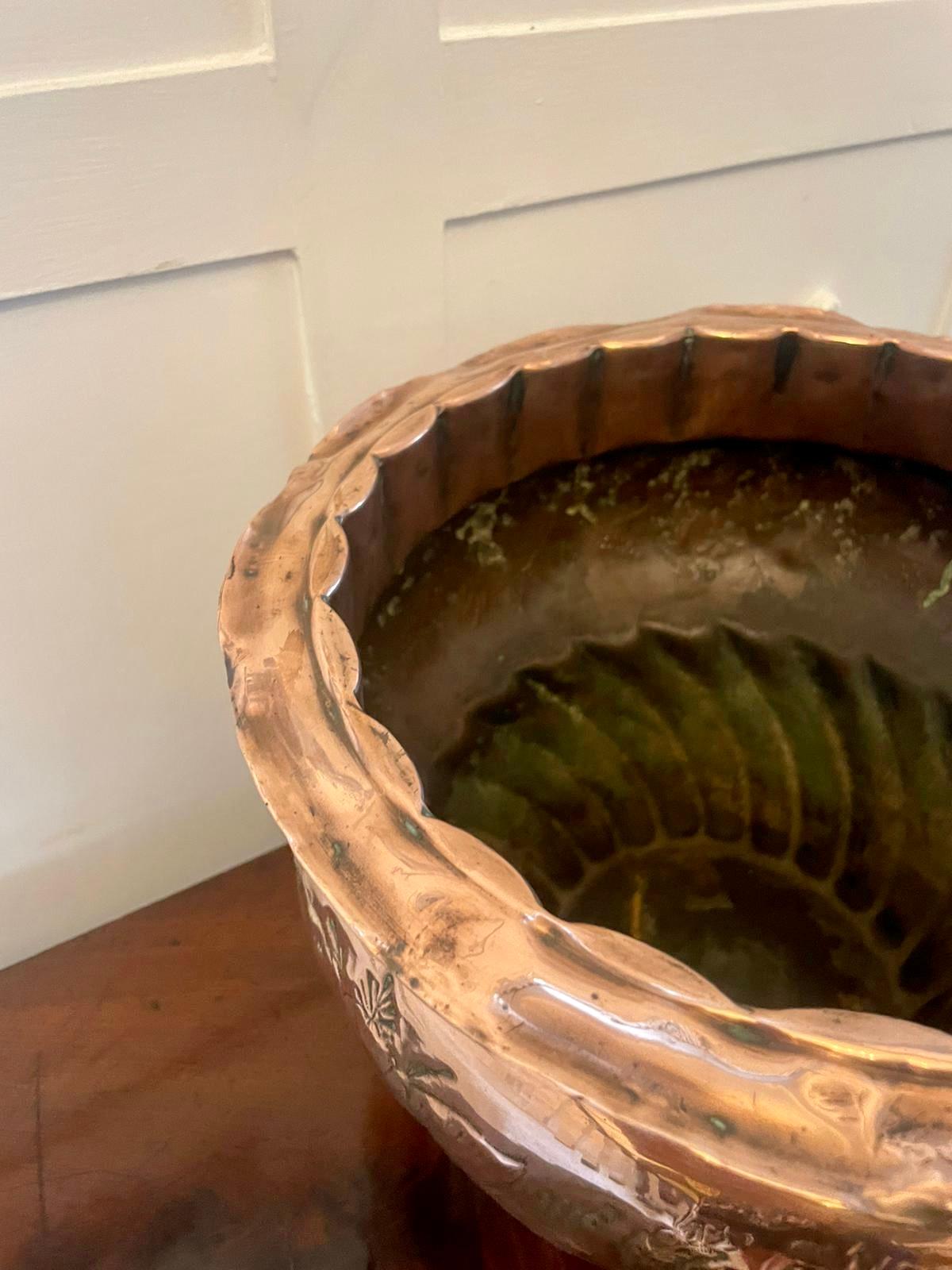 Unusual Antique Victorian quality copper jardiniere having a scalloped shaped edge above an engraved ornate decoration standing on a circular base


Dimensions:
Height 22 cm (8.66 in)
Width 32.5 cm (12.79 in)
Depth 32.5 cm  (12.79 in)


Dated 1880
