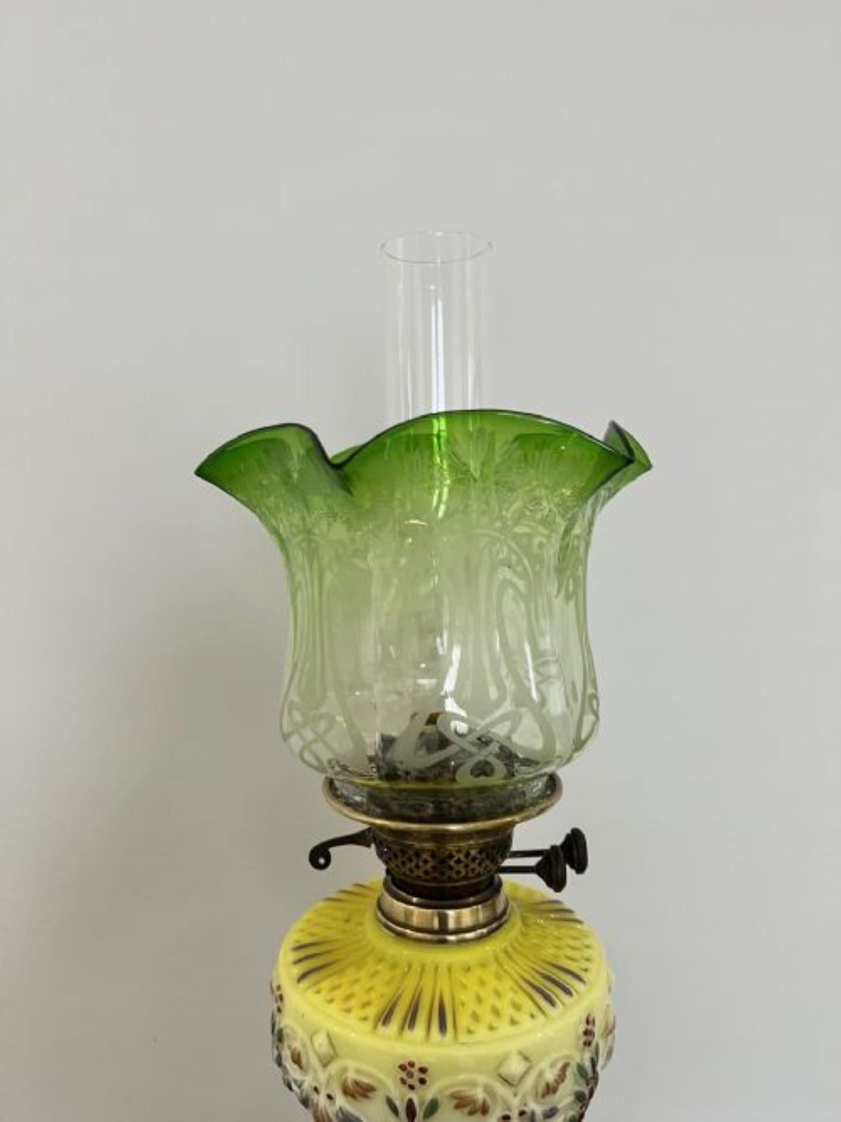 Unusual antique Victorian quality glass and brass oil lamp In Good Condition In Ipswich, GB
