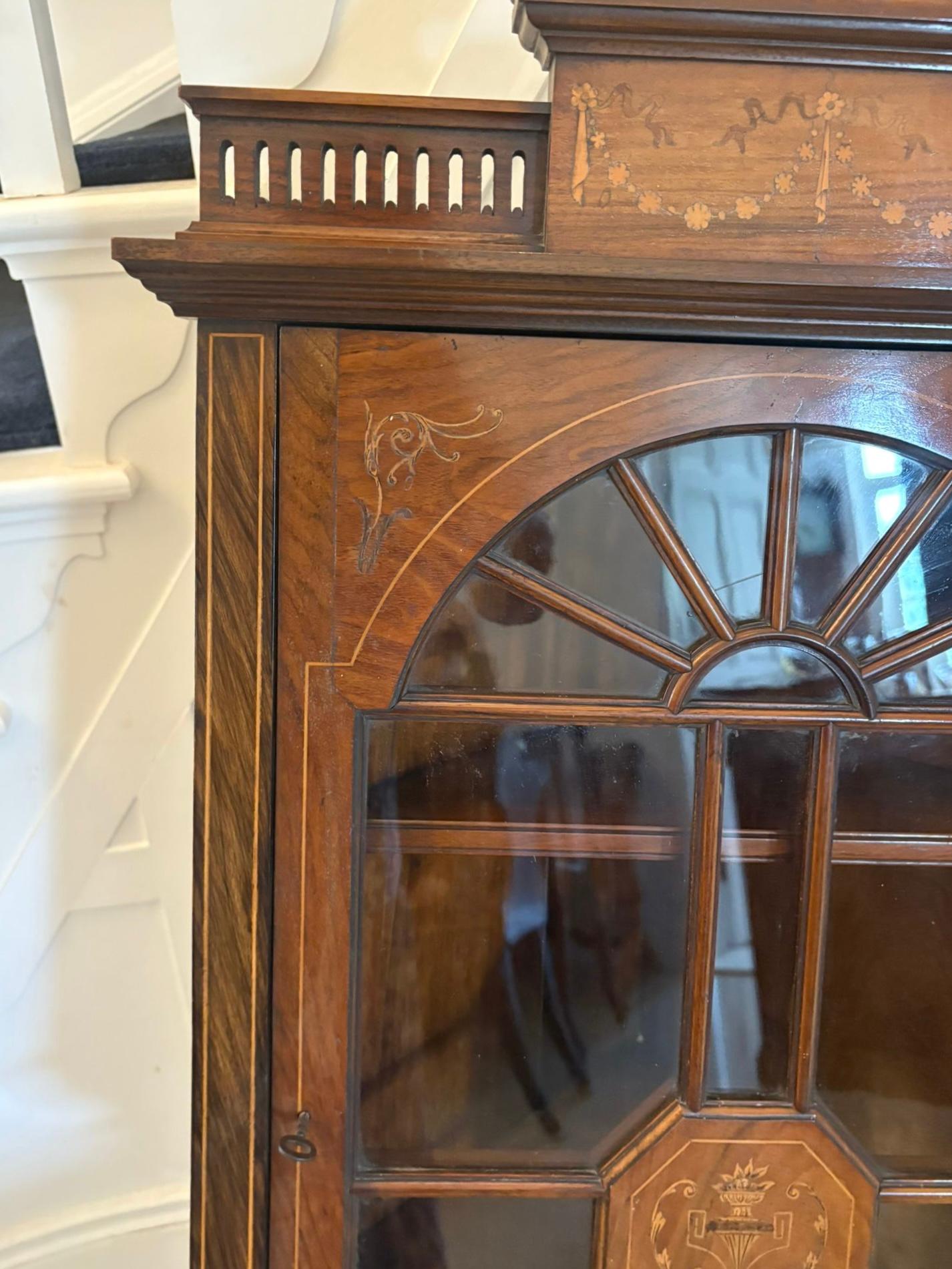 Inhabituel meuble d'angle suspendu en palissandre marqueté de qualité victorienne ancienne en vente 2