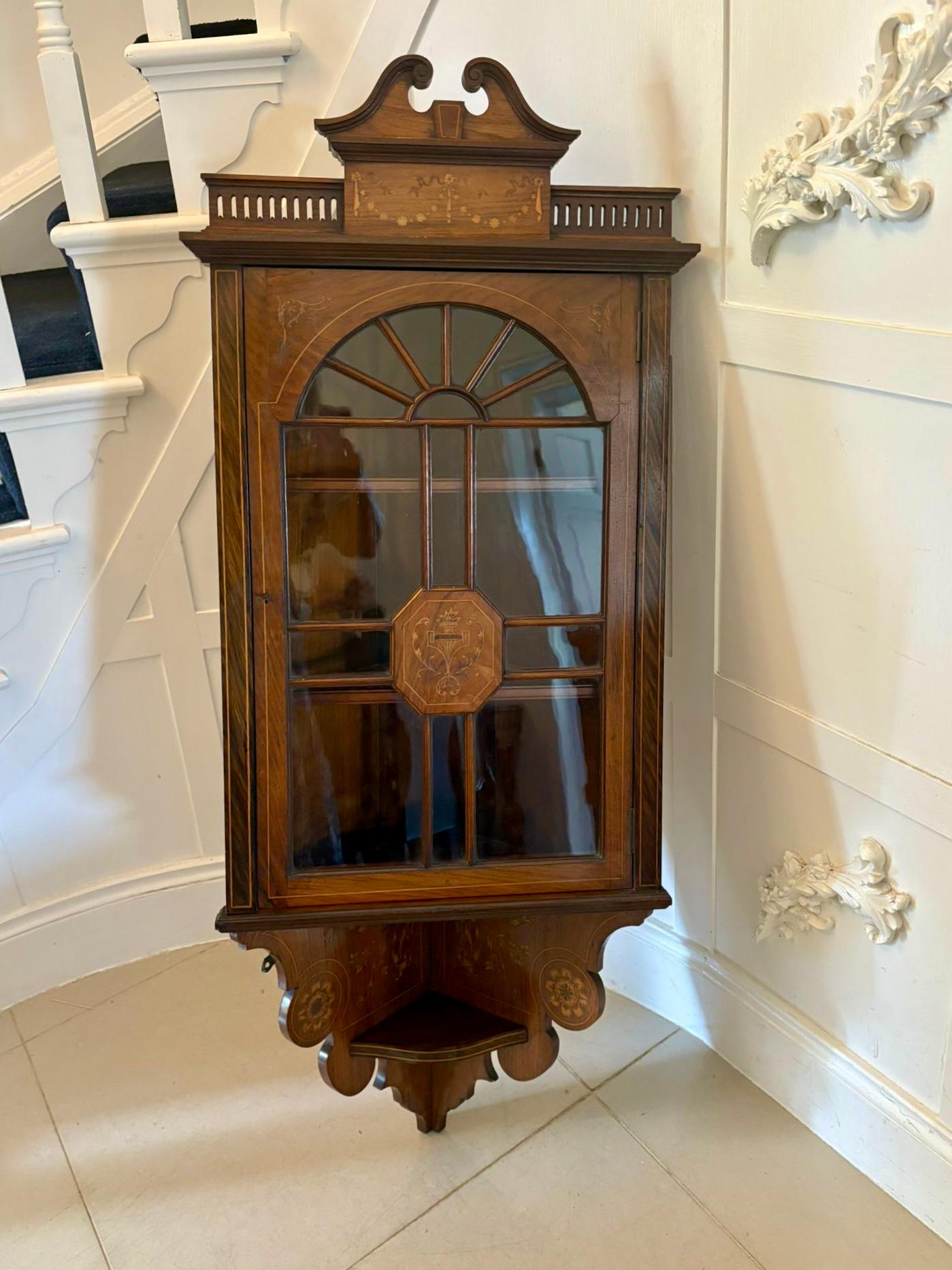 Inhabituel meuble d'angle suspendu en palissandre marqueté de qualité victorienne ancienne en vente 4