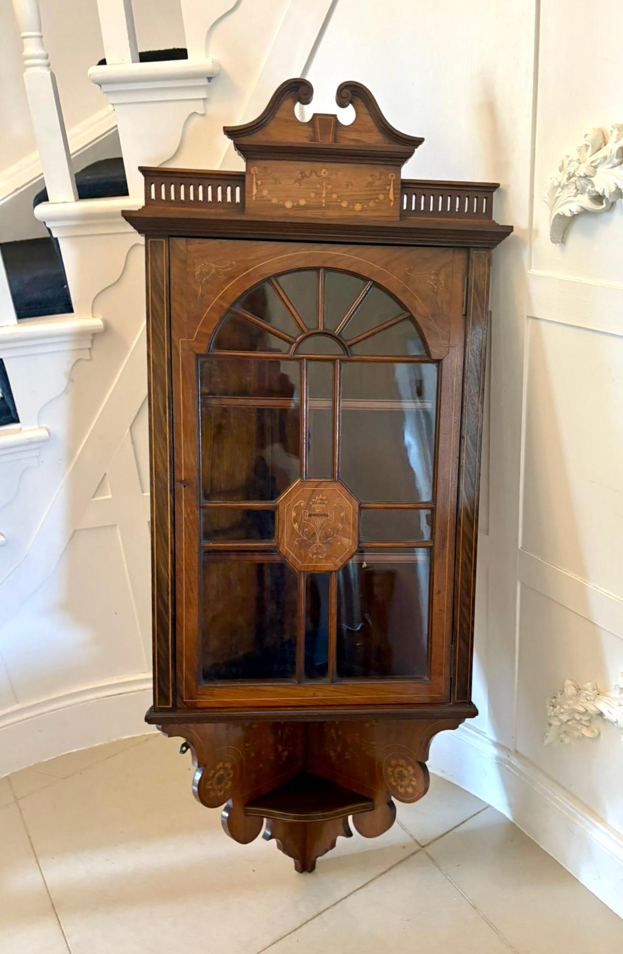 Inhabituel meuble d'angle suspendu en palissandre marqueté de qualité victorienne ancienne en vente 5