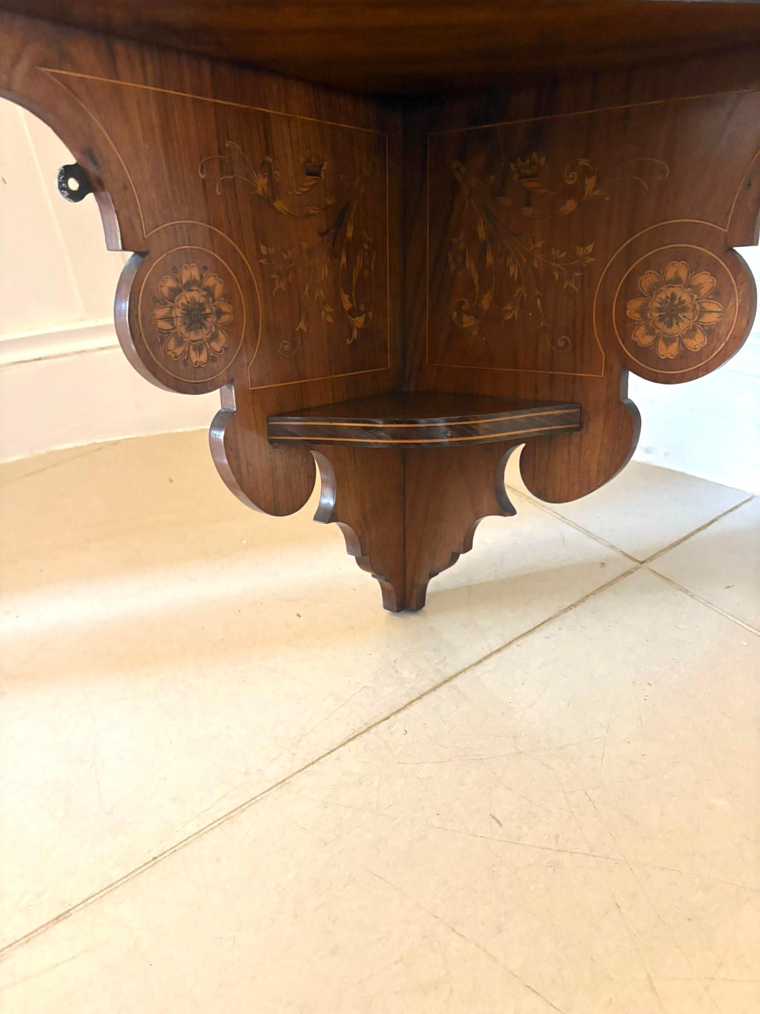 Inhabituel meuble d'angle suspendu en palissandre marqueté de qualité victorienne ancienne en vente 6