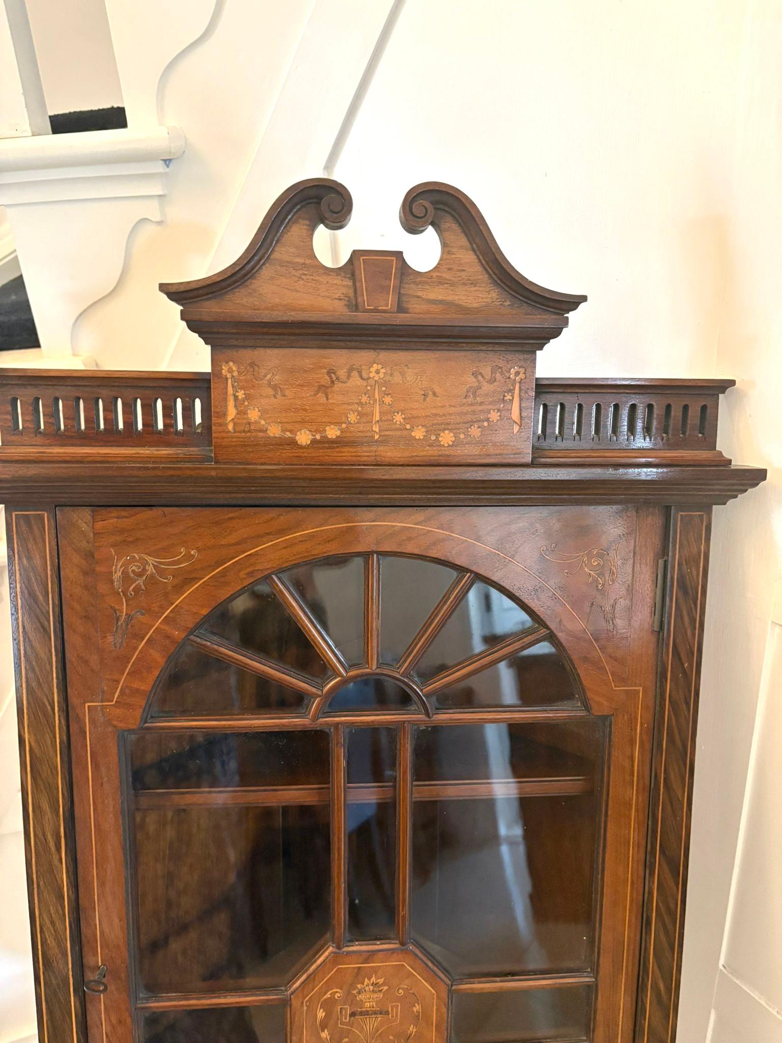 XIXe siècle Inhabituel meuble d'angle suspendu en palissandre marqueté de qualité victorienne ancienne en vente