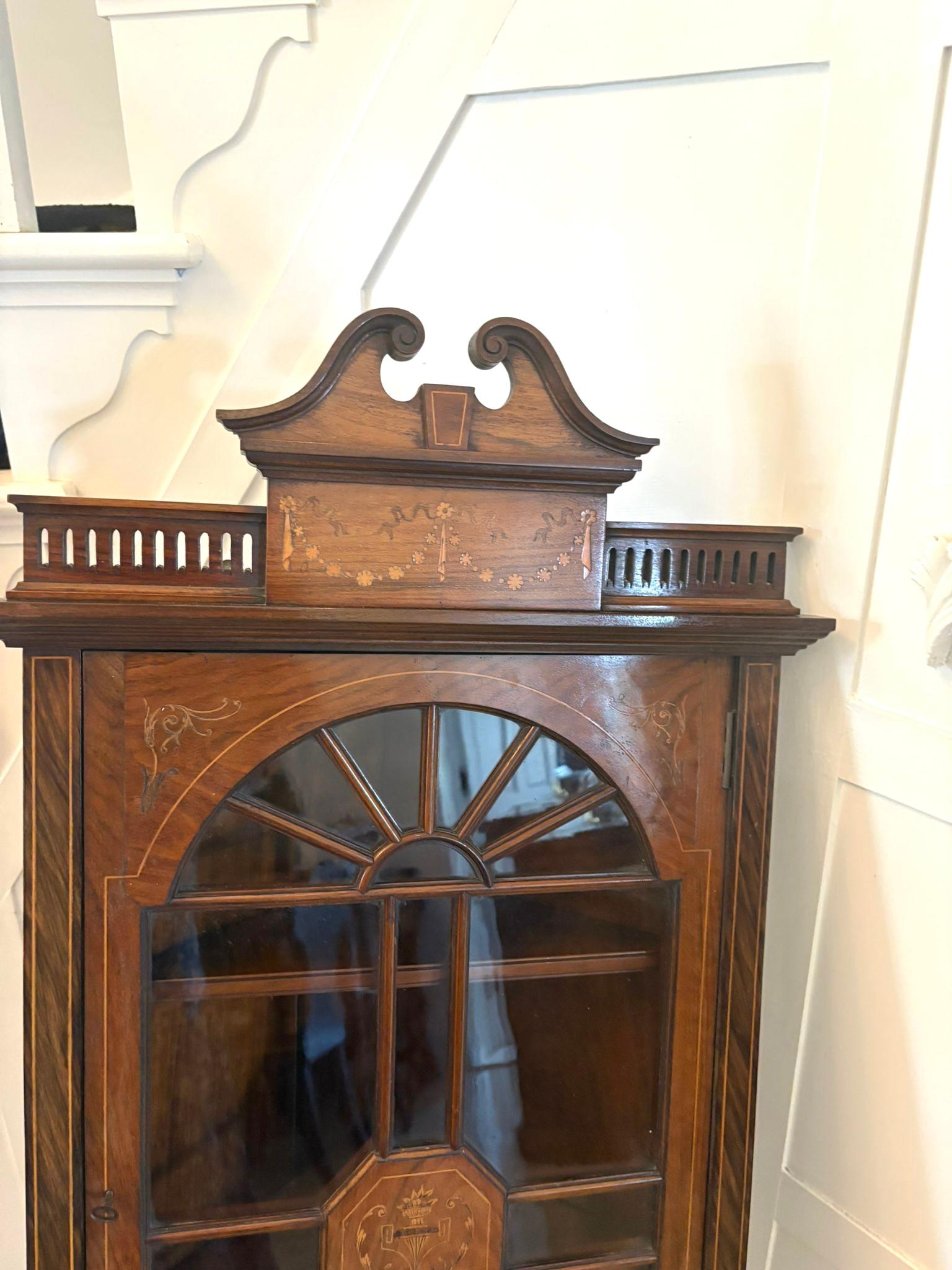 Inhabituel meuble d'angle suspendu en palissandre marqueté de qualité victorienne ancienne en vente 1