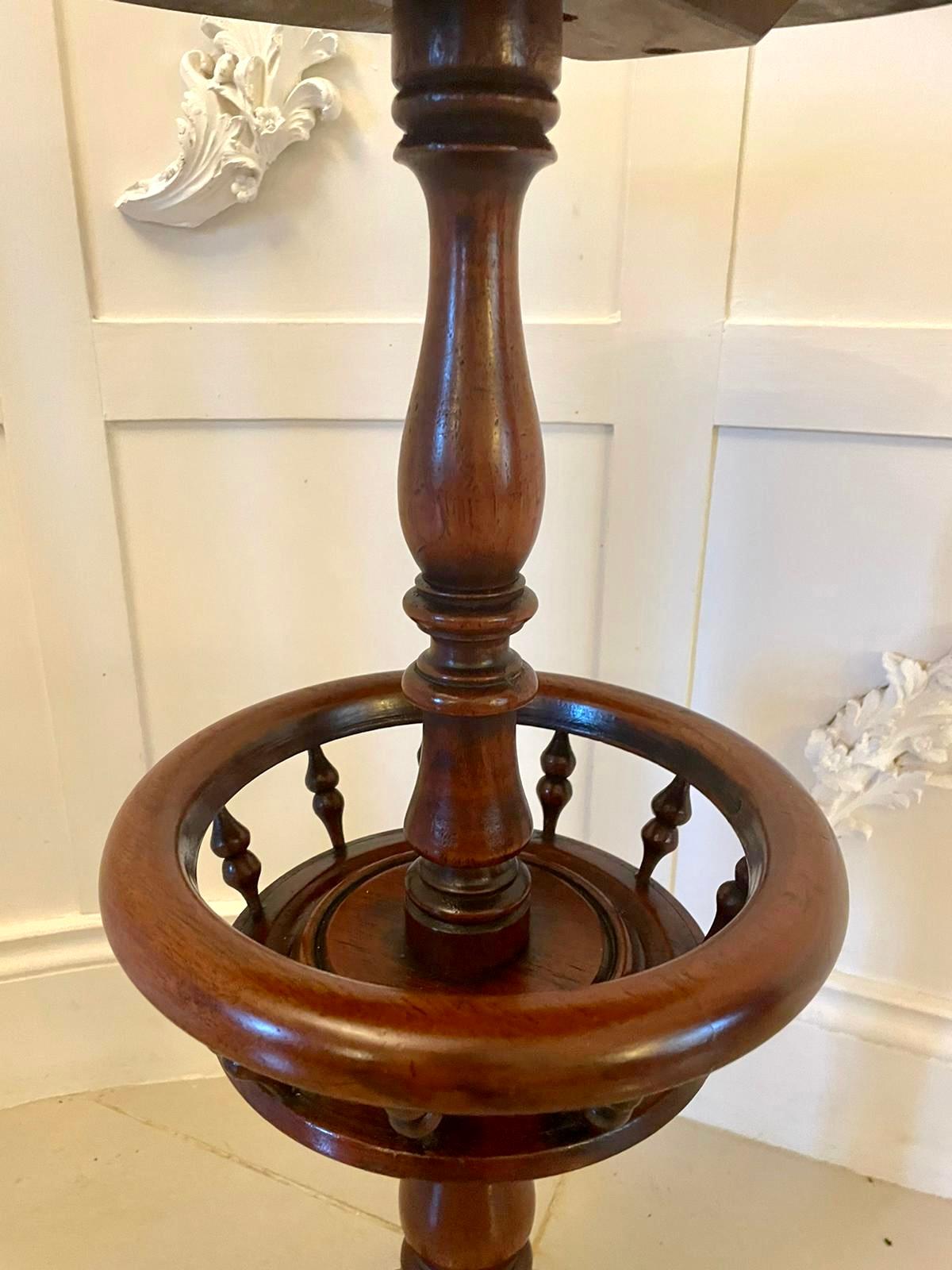 Unusual Antique Victorian Quality Mahogany Circular Lamp Table In Good Condition For Sale In Suffolk, GB