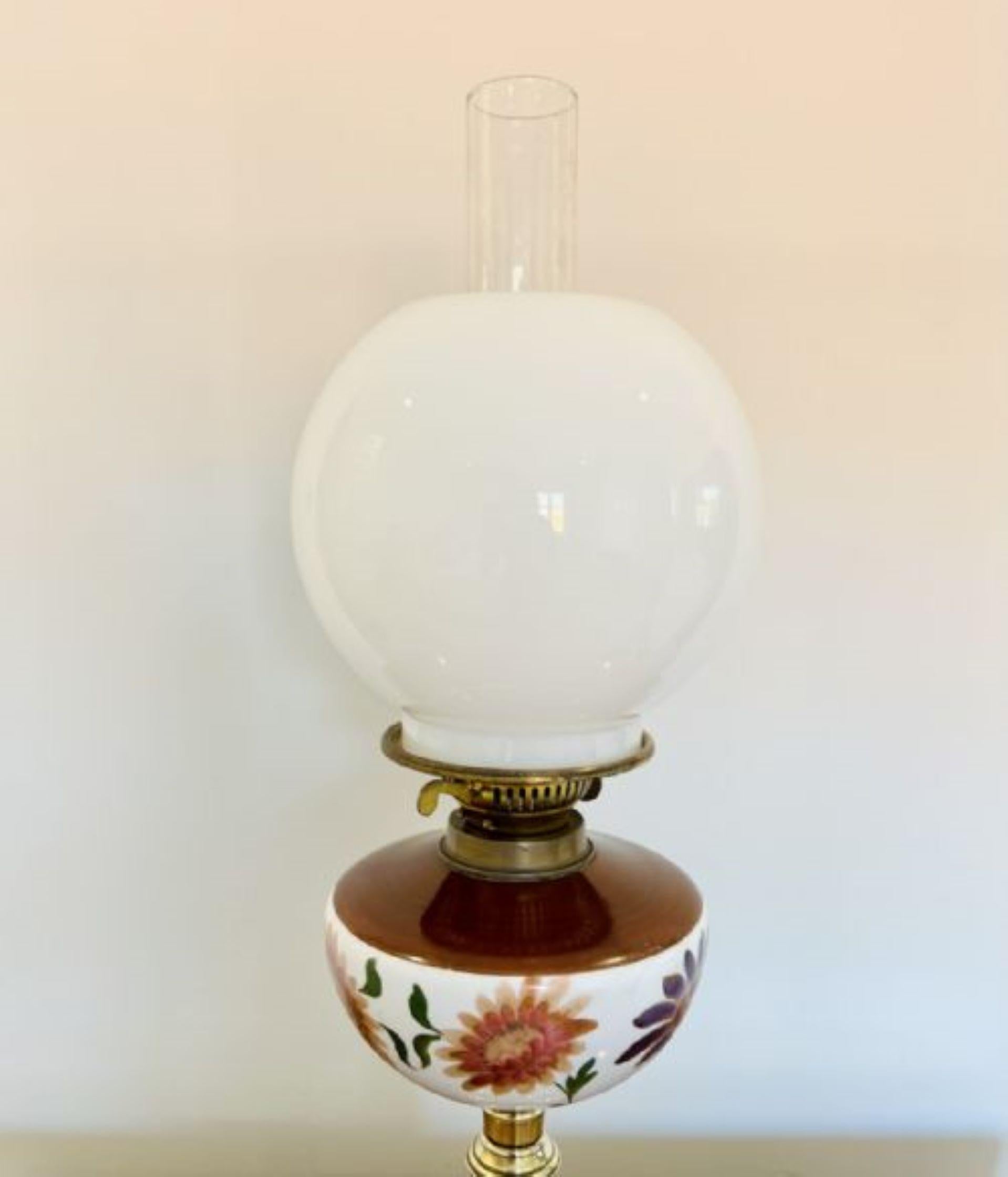 Unusual antique Victorian quality oil lamp In Good Condition For Sale In Ipswich, GB