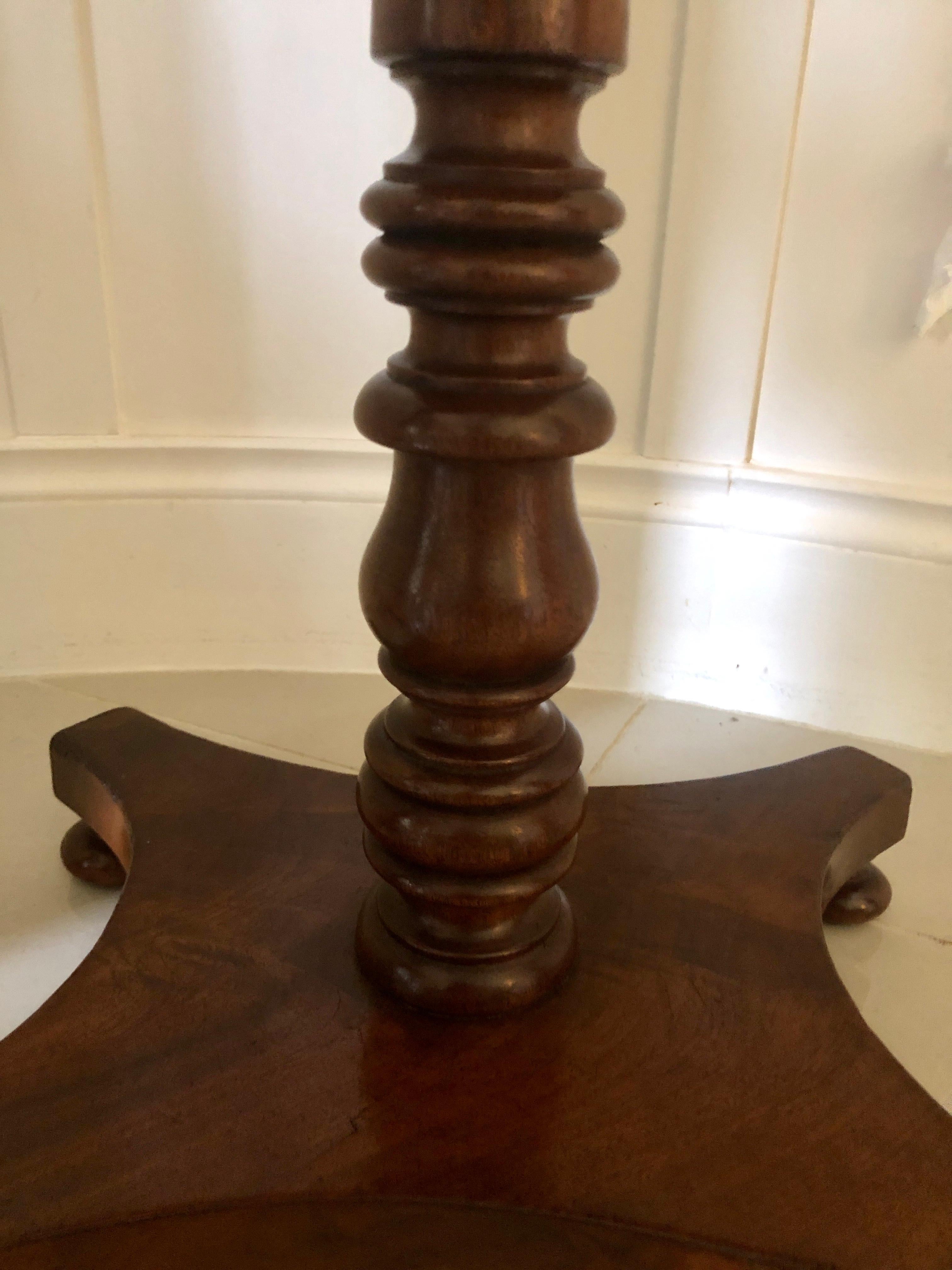 Unusual Antique William IV Satinwood Inlaid Lamp Table In Good Condition In Suffolk, GB