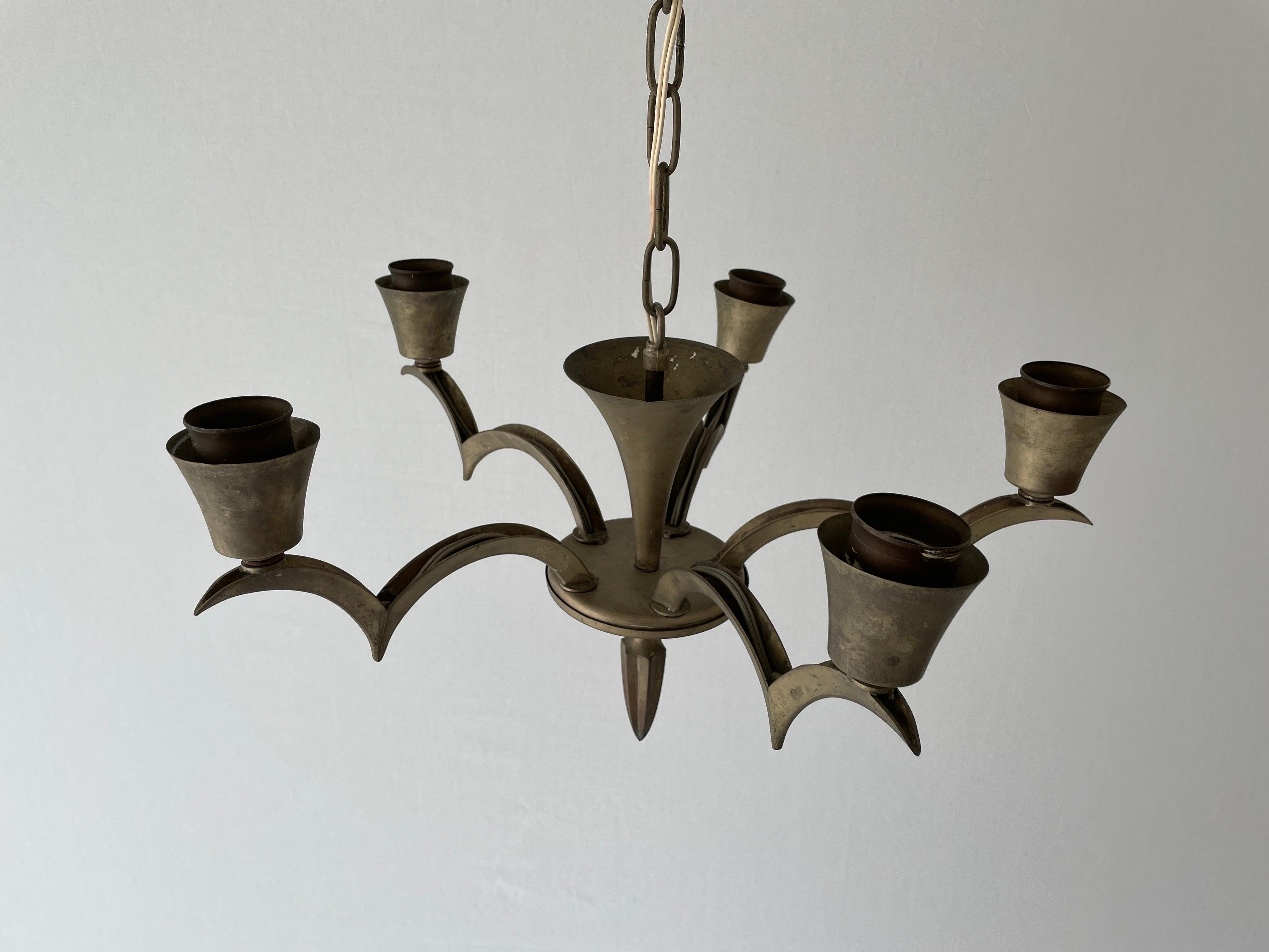 Insolito lampadario ad arco a 5 bracci Sputnik, anni '50, Francia

Il paralume è in ottime condizioni vintage.
Nessuna crepa, nessun pezzo mancante.
Cappello originale.

Questa lampada funziona con 5x lampadine E27
Cablato e adatto all'uso con 220V