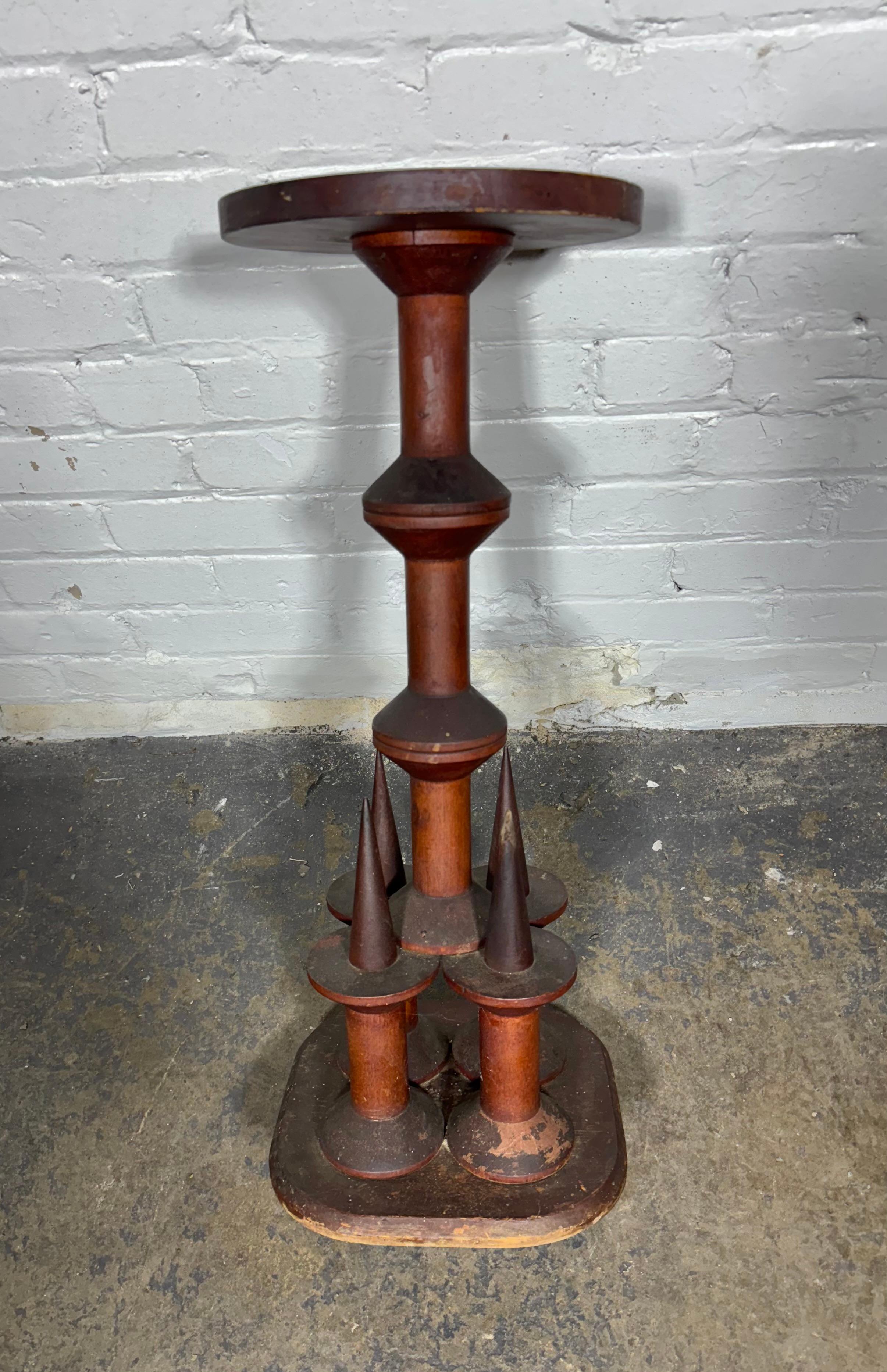 Inusual , Pedestal / Jardinera de arte popular 