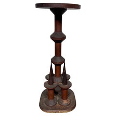 Insolito, architettonico "Spool" impilato, piedistallo di arte popolare / supporto per piante