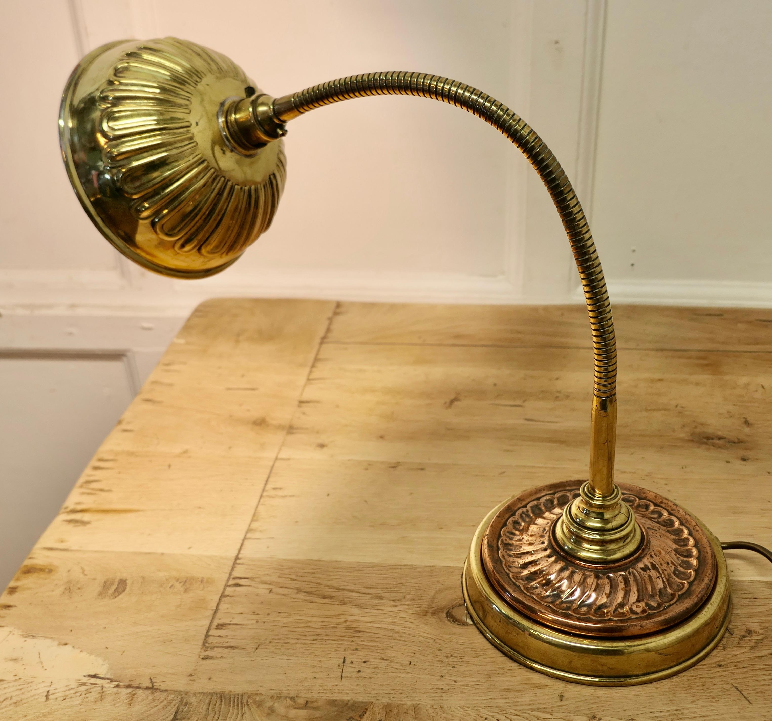 Inhabituelle lampe de bureau Art déco pour banquiers, en cuivre et laiton Bon état - En vente à Godshill, Isle of Wight