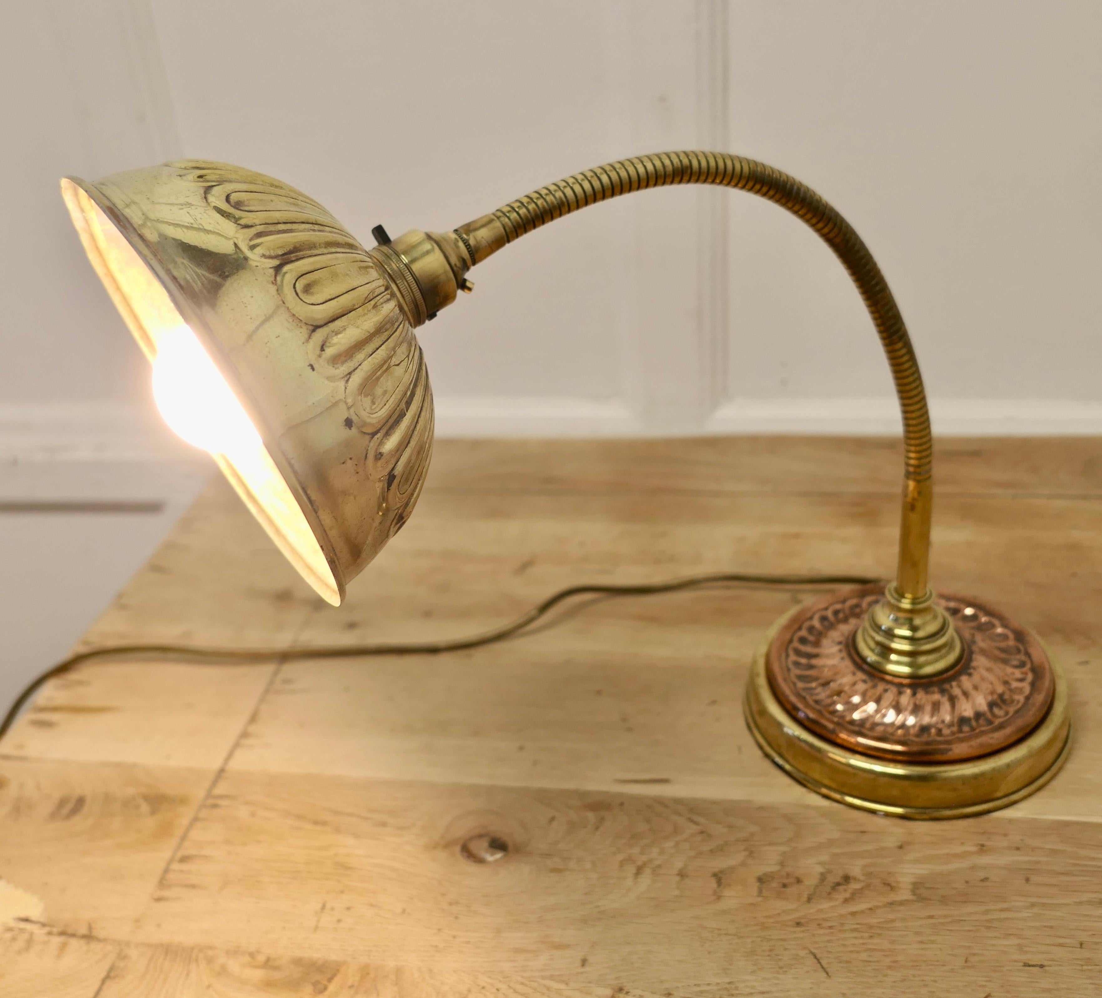 Laiton Inhabituelle lampe de bureau Art déco pour banquiers, en cuivre et laiton en vente