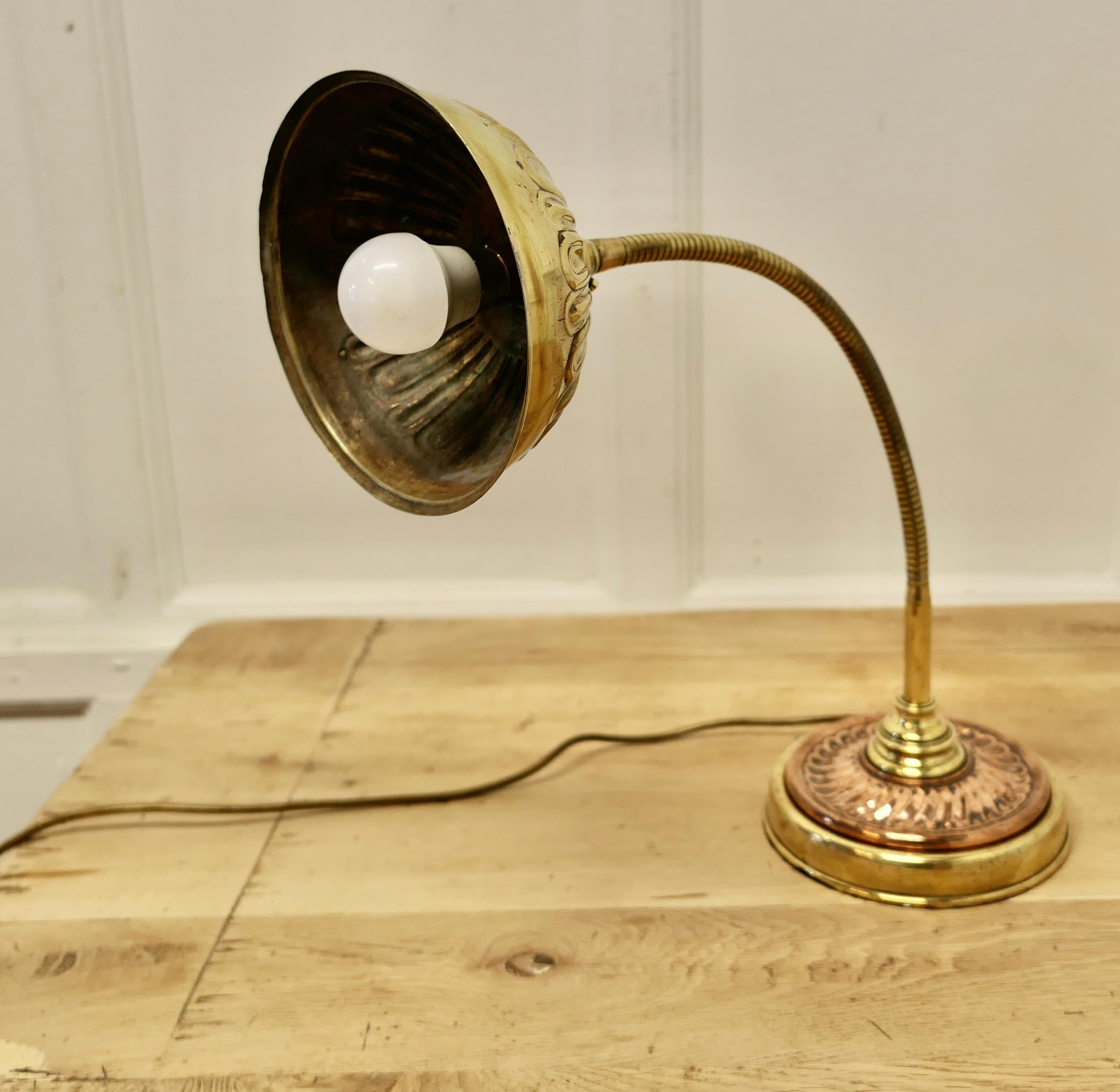 Inhabituelle lampe de bureau Art déco pour banquiers, en cuivre et laiton en vente 2