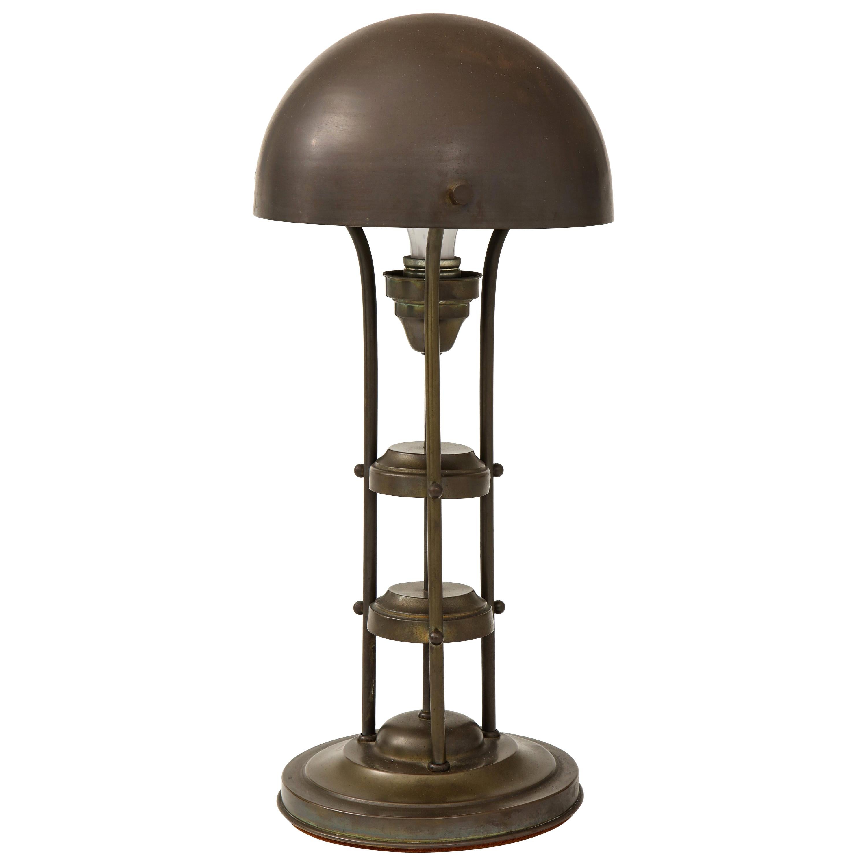 Ungewöhnliche Art-Déco-Bronze-Lampe im Angebot