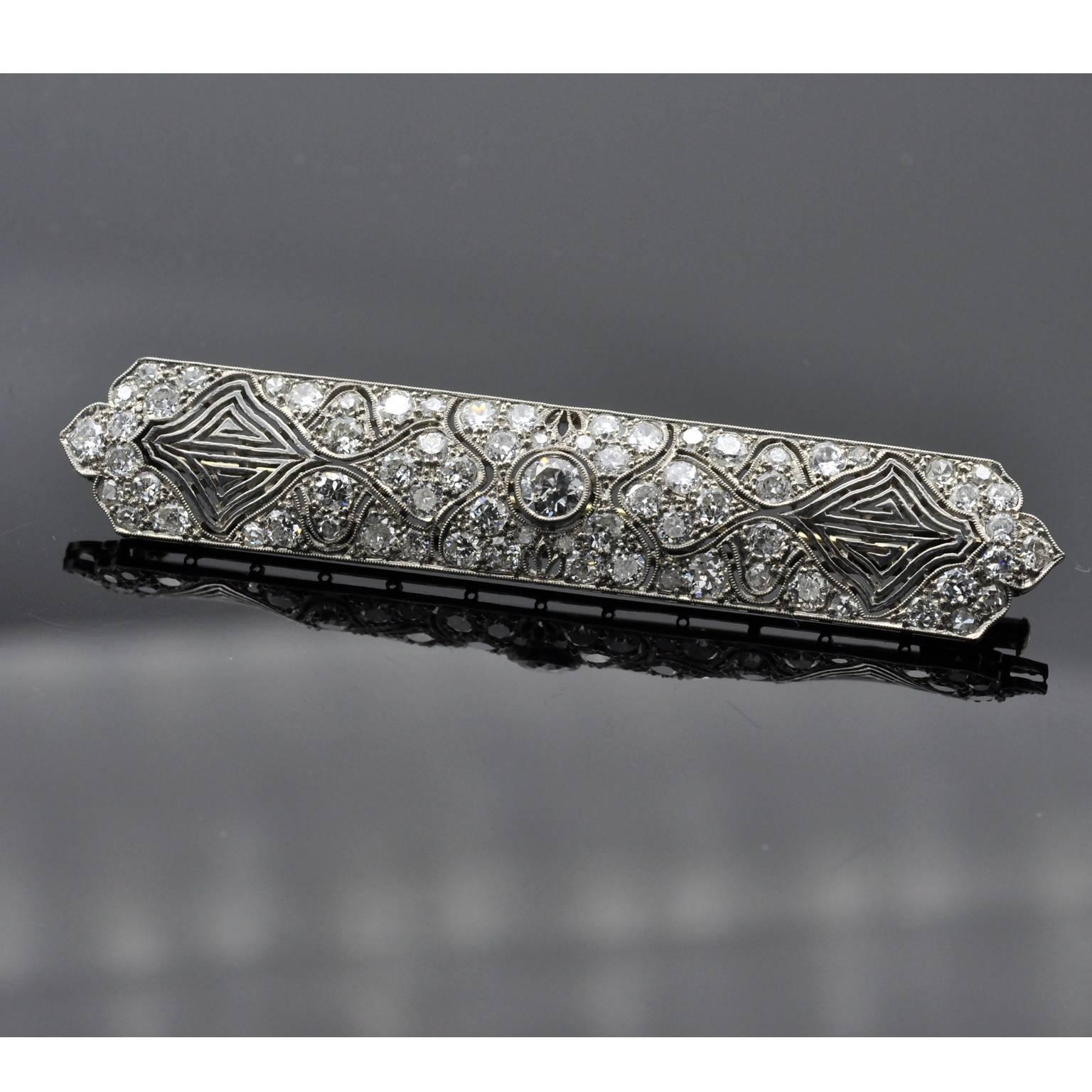 Platinum Art Deco brooch set with old european cut diamonds. The two concave very fine saw piercing pattern are really unusual.

The Needle is in white gold 
French Hallmarks